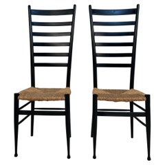 Paire de chaises de salle à manger vintage de style Gio Ponti à dossier échelonné noir