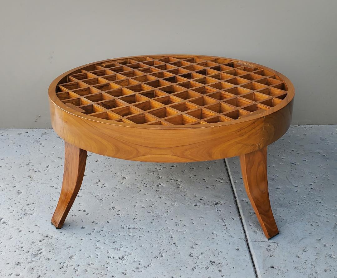 Vintage GIO PONTI Style Grid Pattern Coffee Table With Paddle Legs For Sale 3
