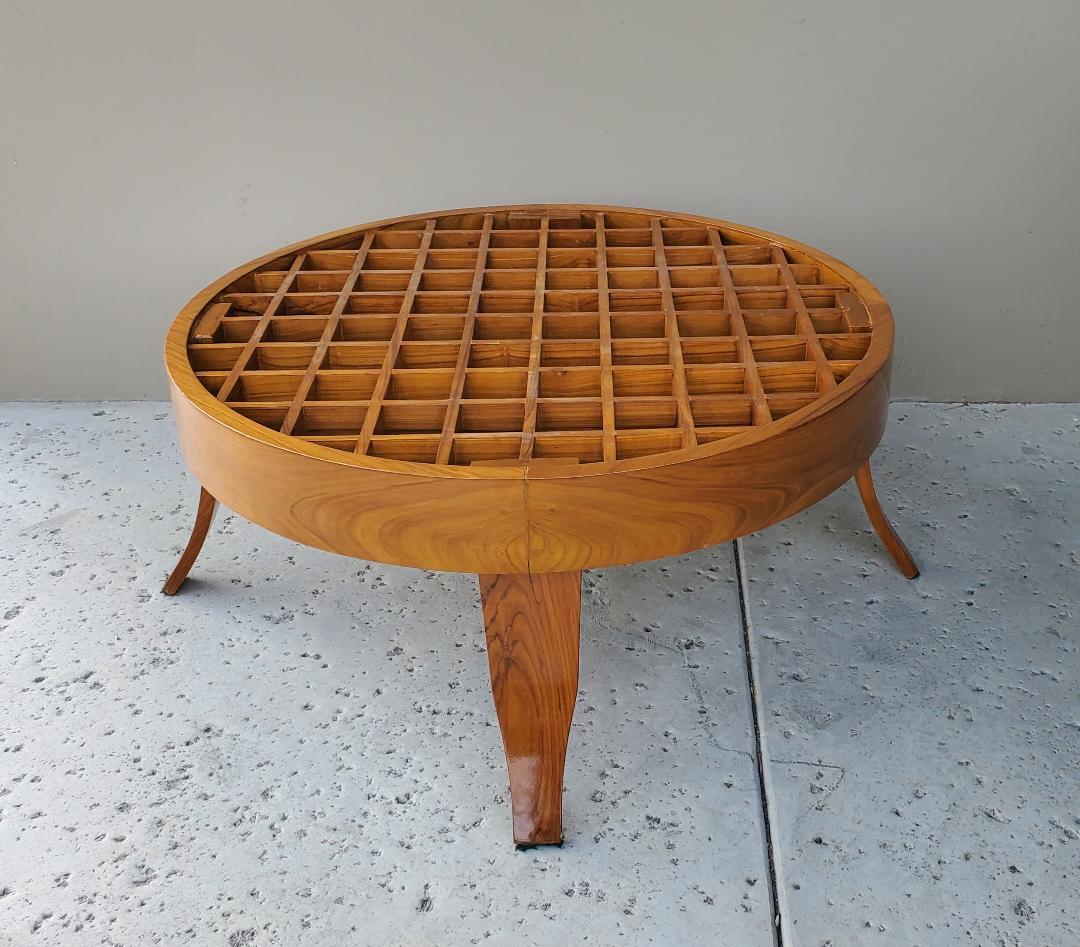 Vintage GIO PONTI Style Grid Pattern Coffee Table With Paddle Legs For Sale 9