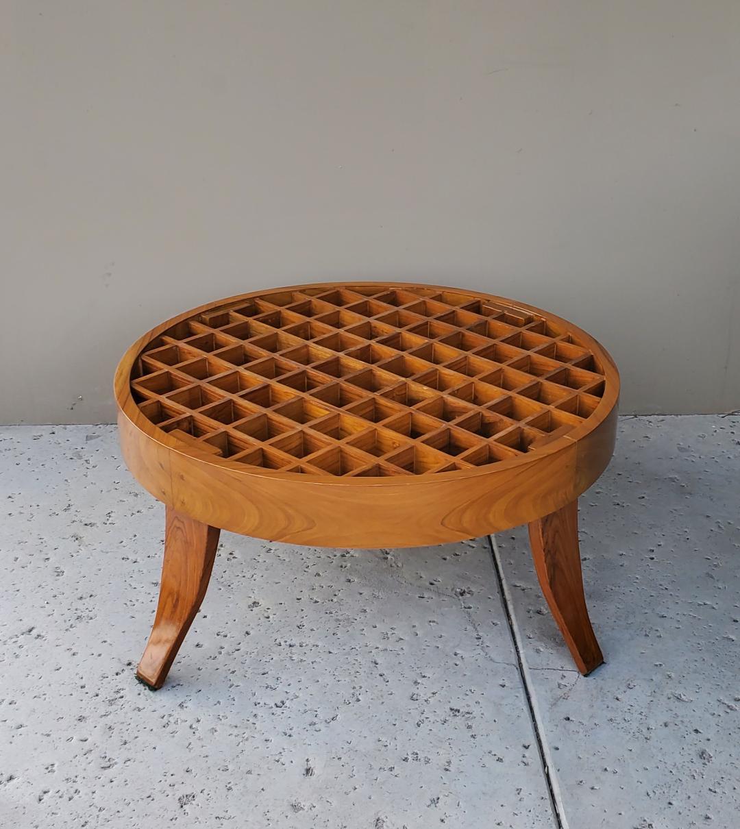Vintage GIO PONTI Style Grid Pattern Coffee Table With Paddle Legs For Sale 11