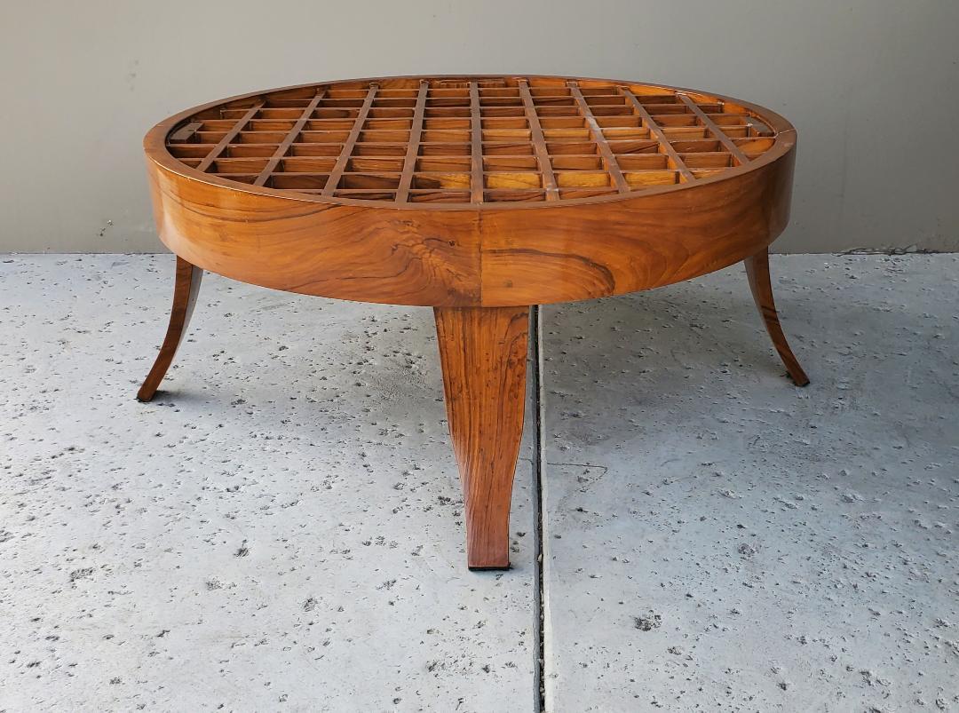 Mid-Century Modern Vintage GIO PONTI Style Grid Pattern Coffee Table With Paddle Legs For Sale