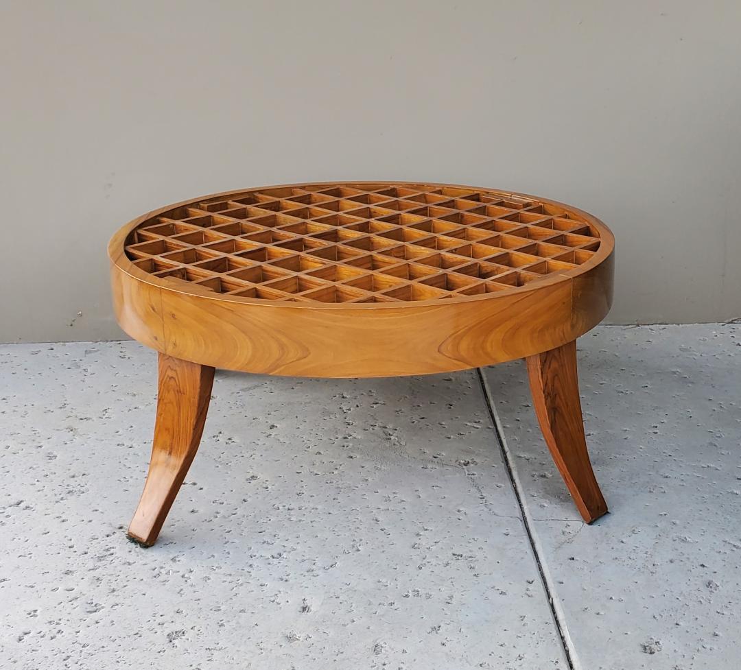 Italian Vintage GIO PONTI Style Grid Pattern Coffee Table With Paddle Legs For Sale