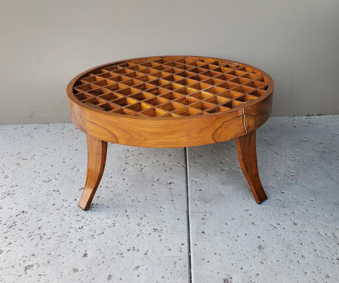 20th Century Vintage GIO PONTI Style Lattice Pattern With Paddle Legs Coffee Table For Sale