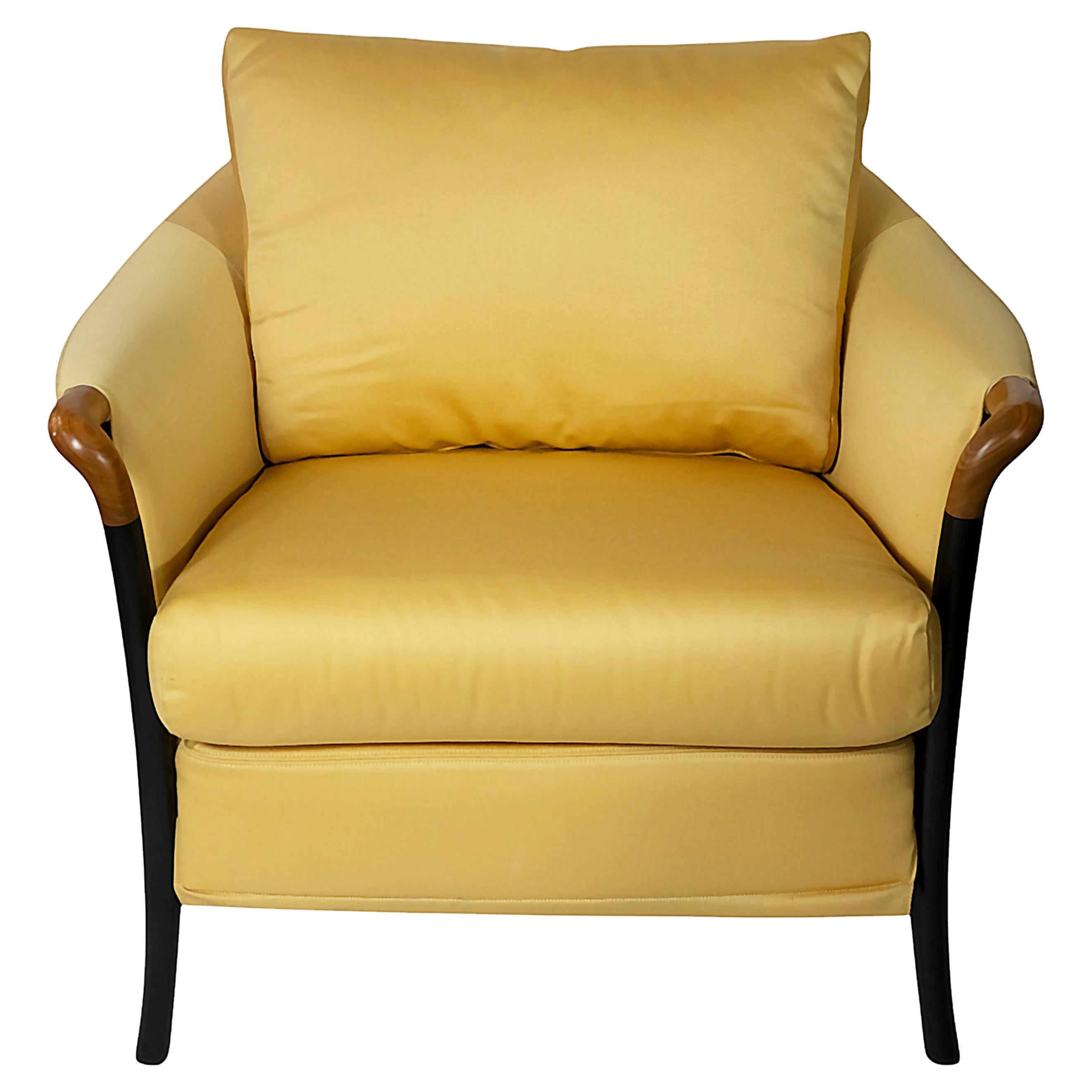 Poltrona d'epoca Progetti Peggy, disegnata da Umberto Asnago.
Data di fabbricazione circa 1980 da Giorgetti, Italia.
Etichetta tessile sul fondo.
Con tappezzeria originale rimovibile in tessuto giallo e struttura in legno.
Condizioni vintage molto