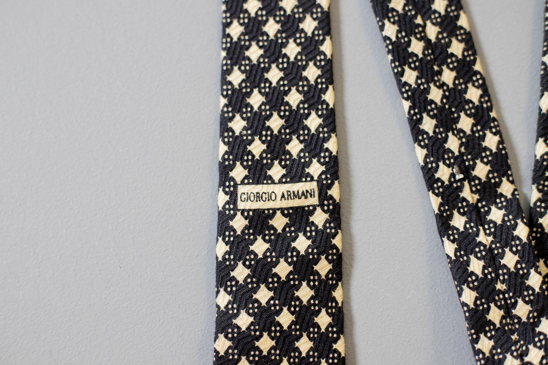 Noir Giorgio Armani - Cravate vintage à carreaux en argent entièrement recouverte de soie en vente