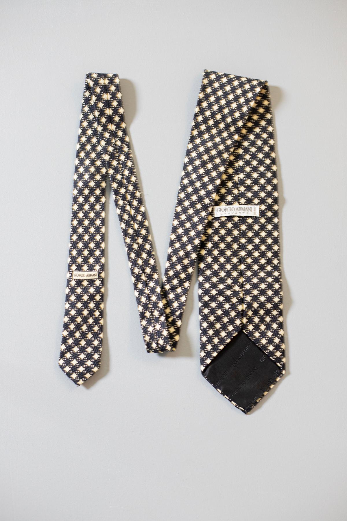 Giorgio Armani - Cravate vintage à carreaux en argent entièrement recouverte de soie Bon état - En vente à Milano, IT