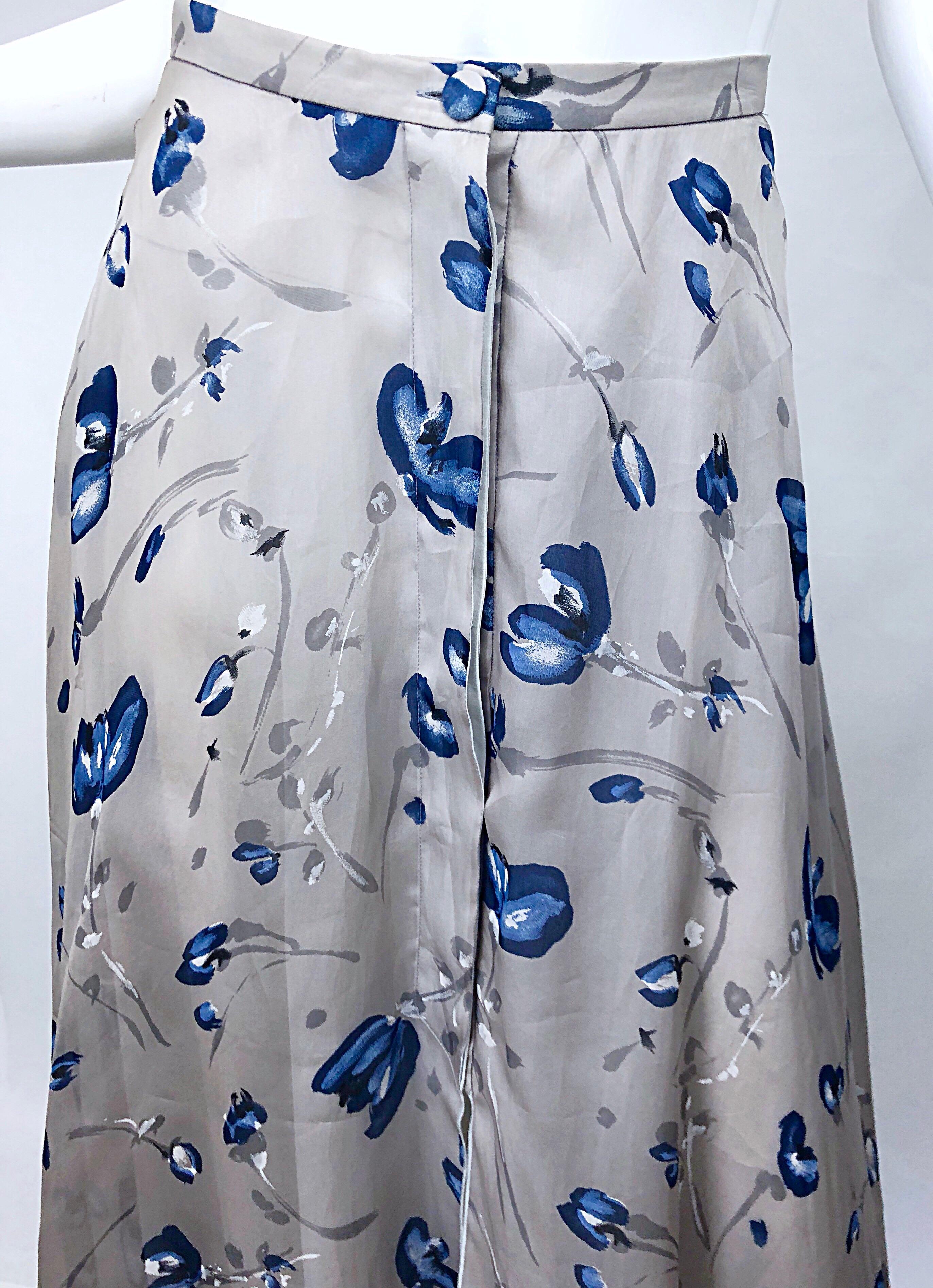 Jupe longue vintage Giorgio Armani gris clair + bleu à fleurs aquarelles Pour femmes en vente