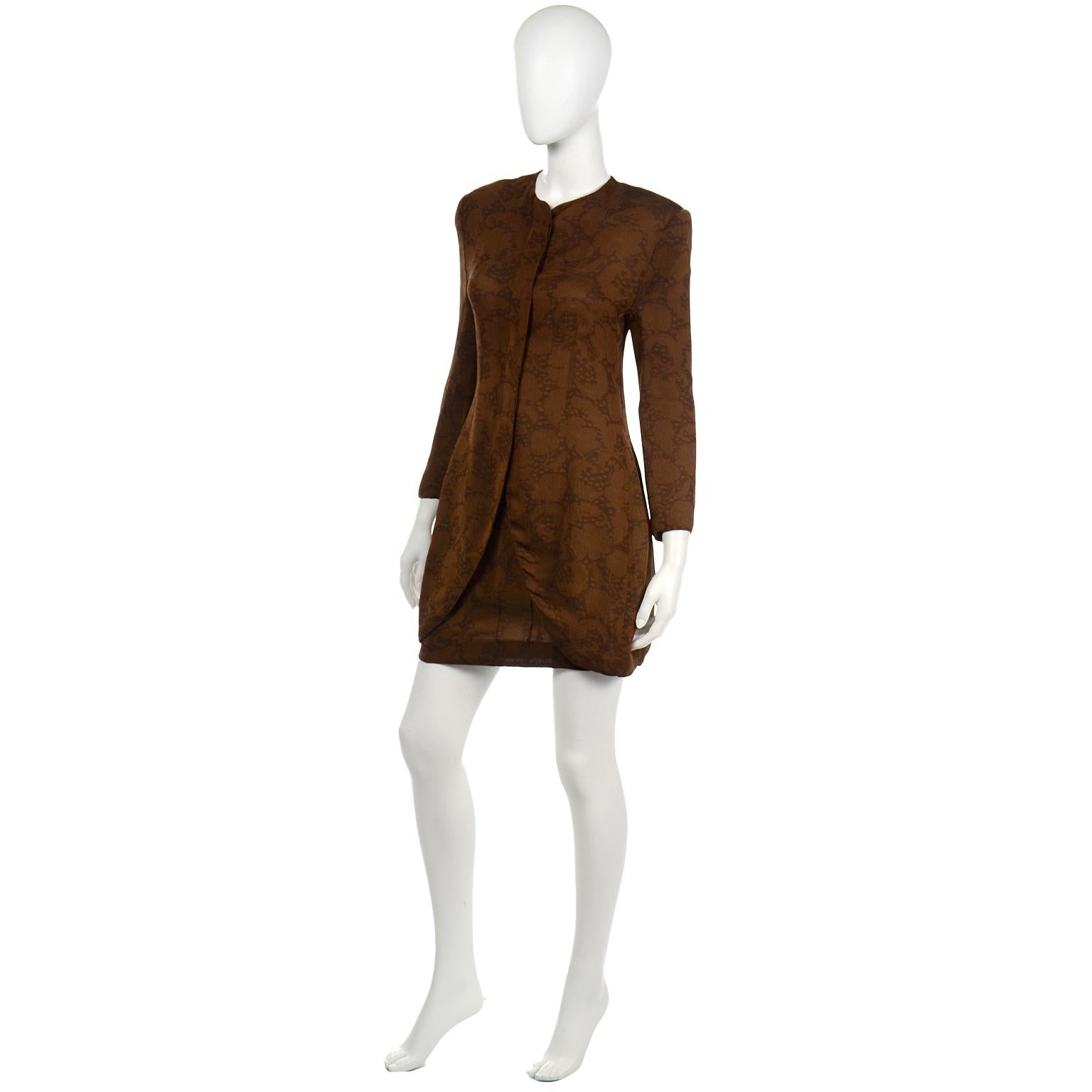 Noir Tailleur jupe et veste vintage Giorgio Armani doublée de soie texturée marron en vente