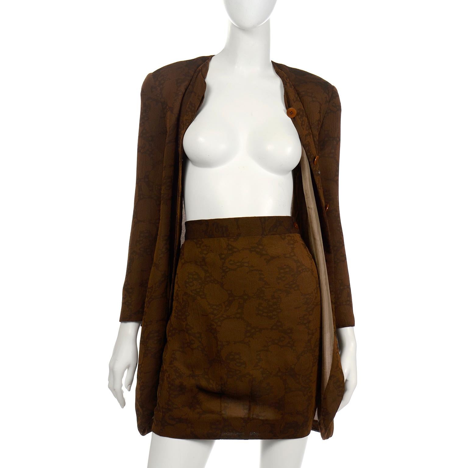 Tailleur jupe et veste vintage Giorgio Armani doublée de soie texturée marron en vente 1