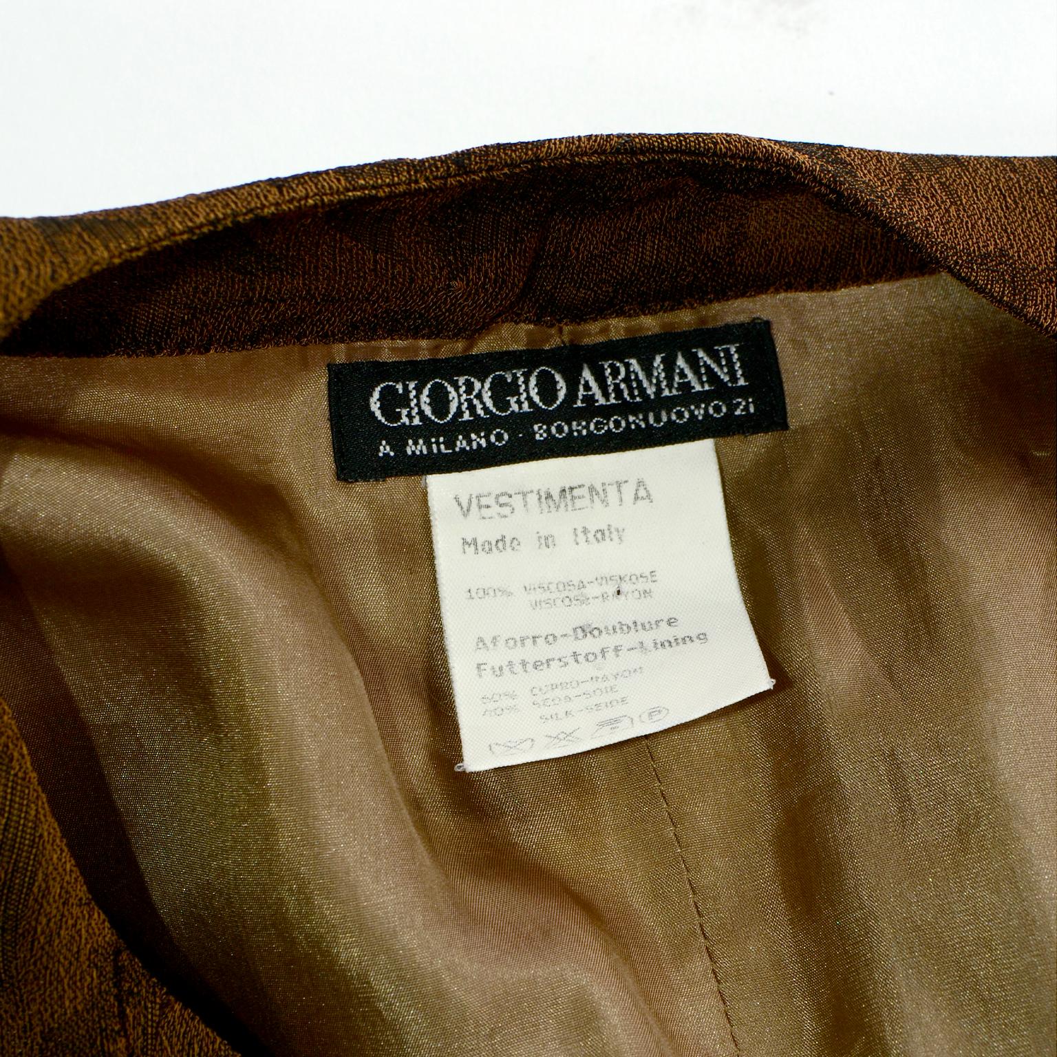Tailleur jupe et veste vintage Giorgio Armani doublée de soie texturée marron en vente 3