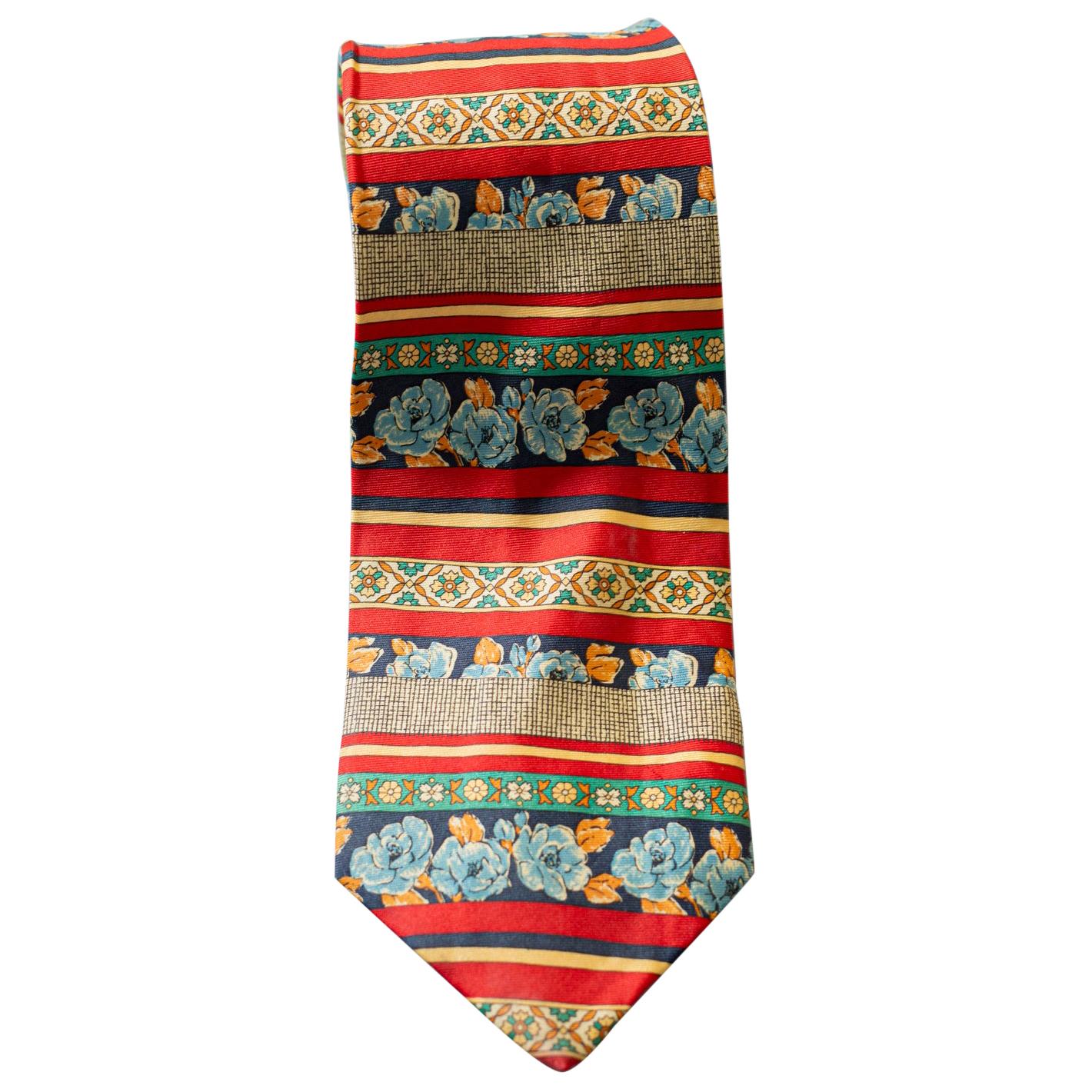Vintage Giorgio Corregiari all-silk tie with flowers and geometric shapes For Sale