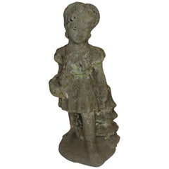 Statue de jardin vintage d'une fille