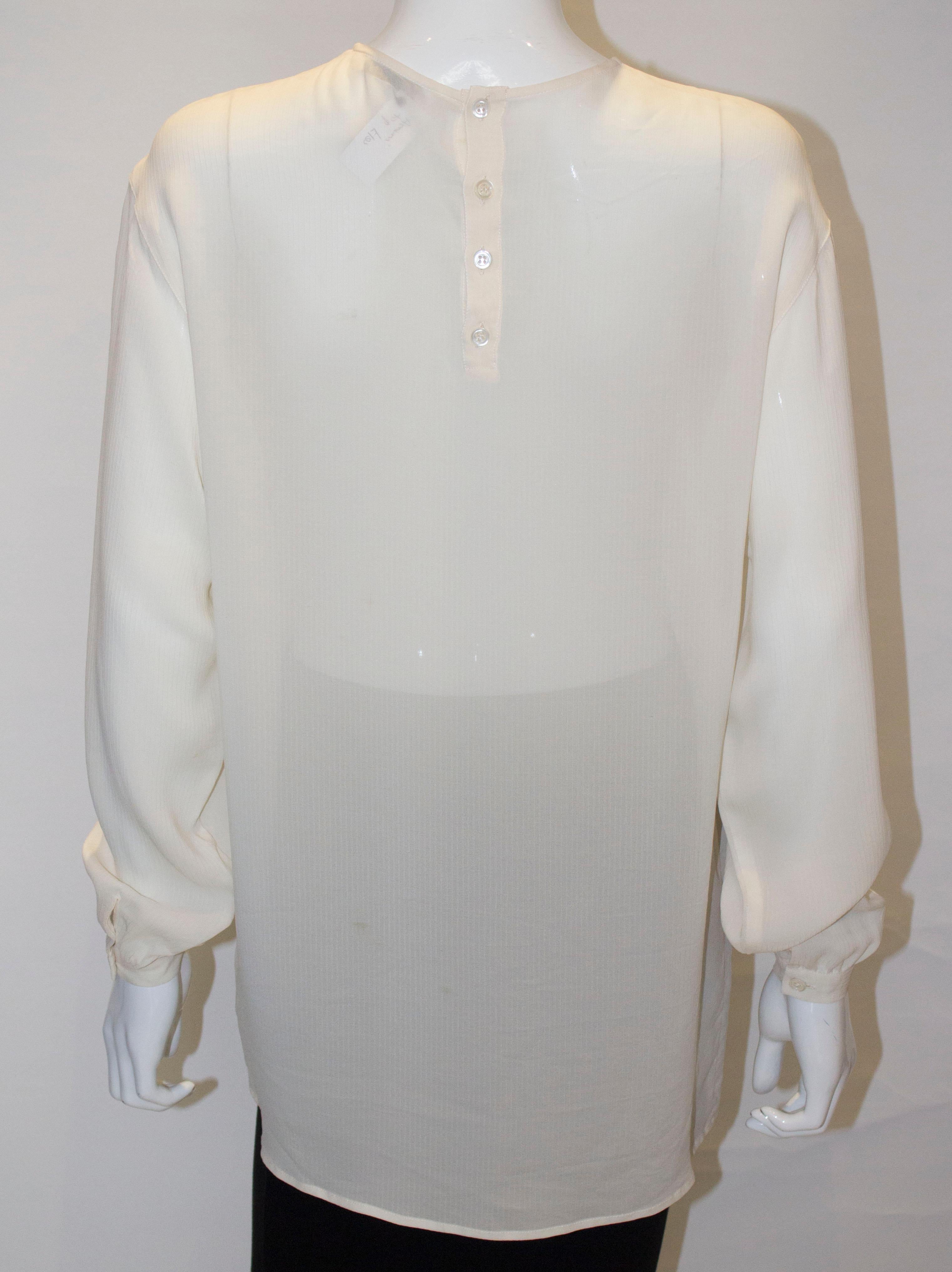 Top vintage Girogio Armani Avorio in vendita 3
