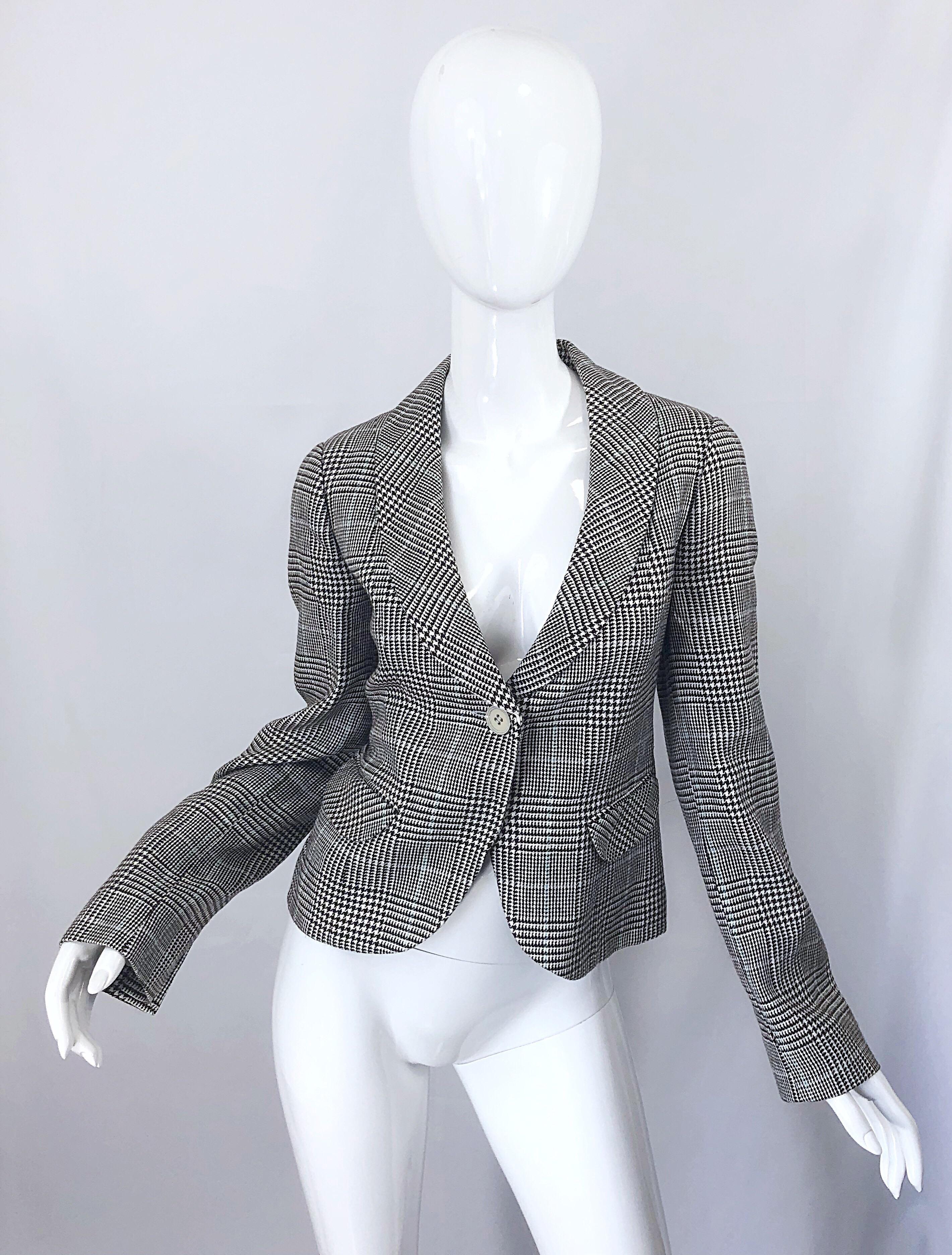 Chic late 1990s GIORGIO ARMANI brown, ivory and light blue houndstooth Size 10 blazer jacket! The perfect fabric content (56% Linen and 44% Wool) makes this stylish beauty perfect for any time of year. Single button at upper waist with hidden snap