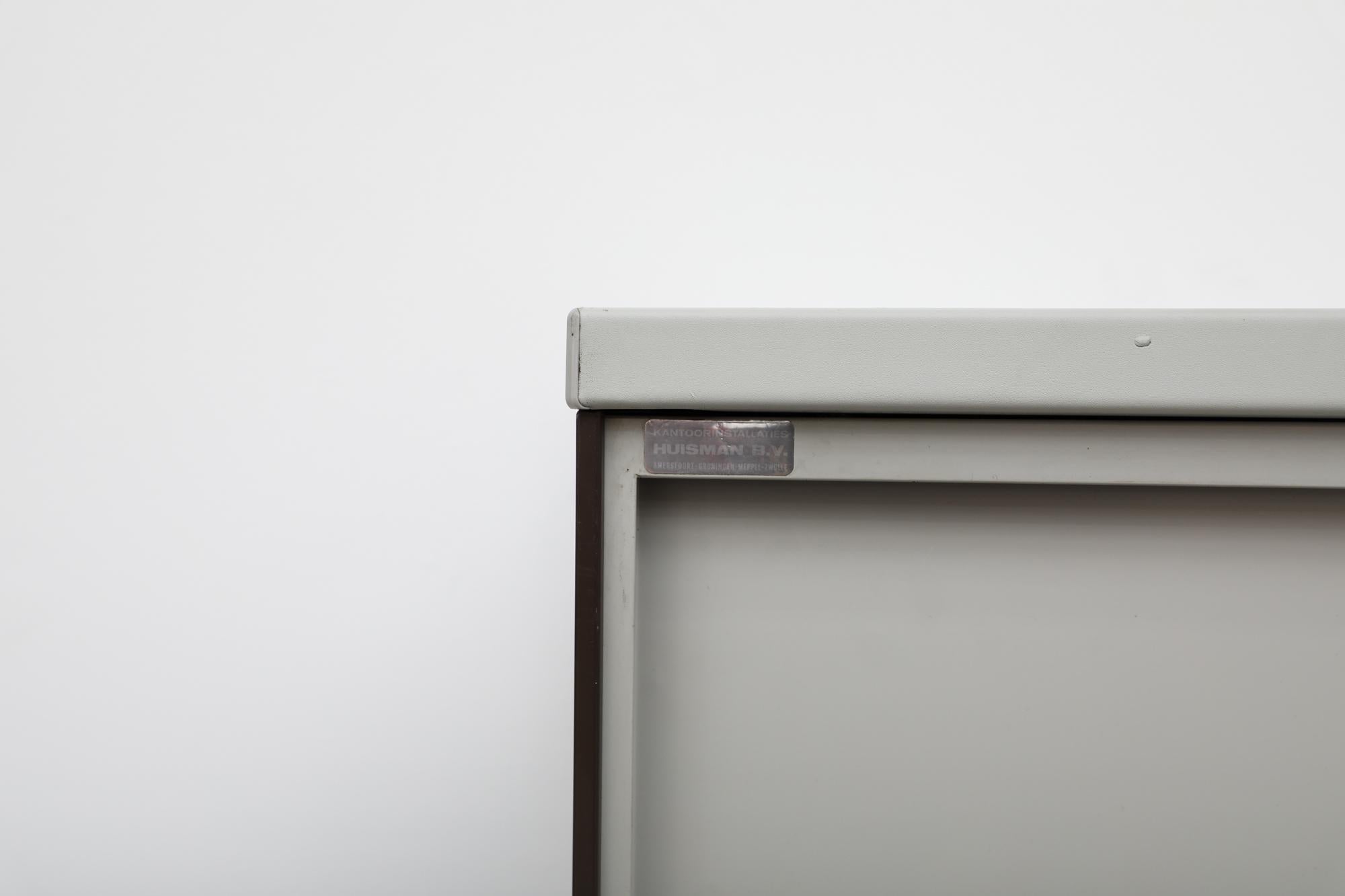 Armoire industrielle vintage Gispen noir et gris clair avec Lights chromés en vente 2