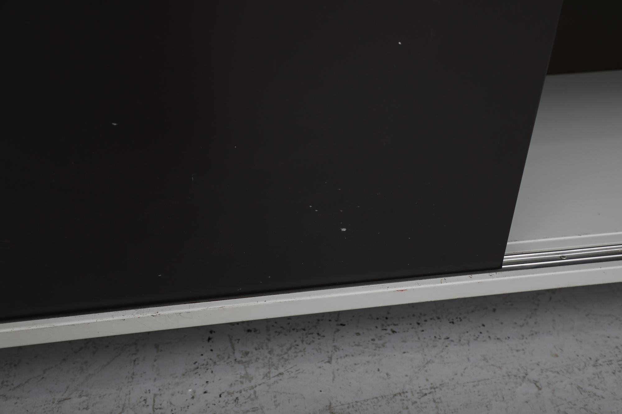 Armoire industrielle vintage Gispen noir et gris clair avec Lights chromés en vente 7