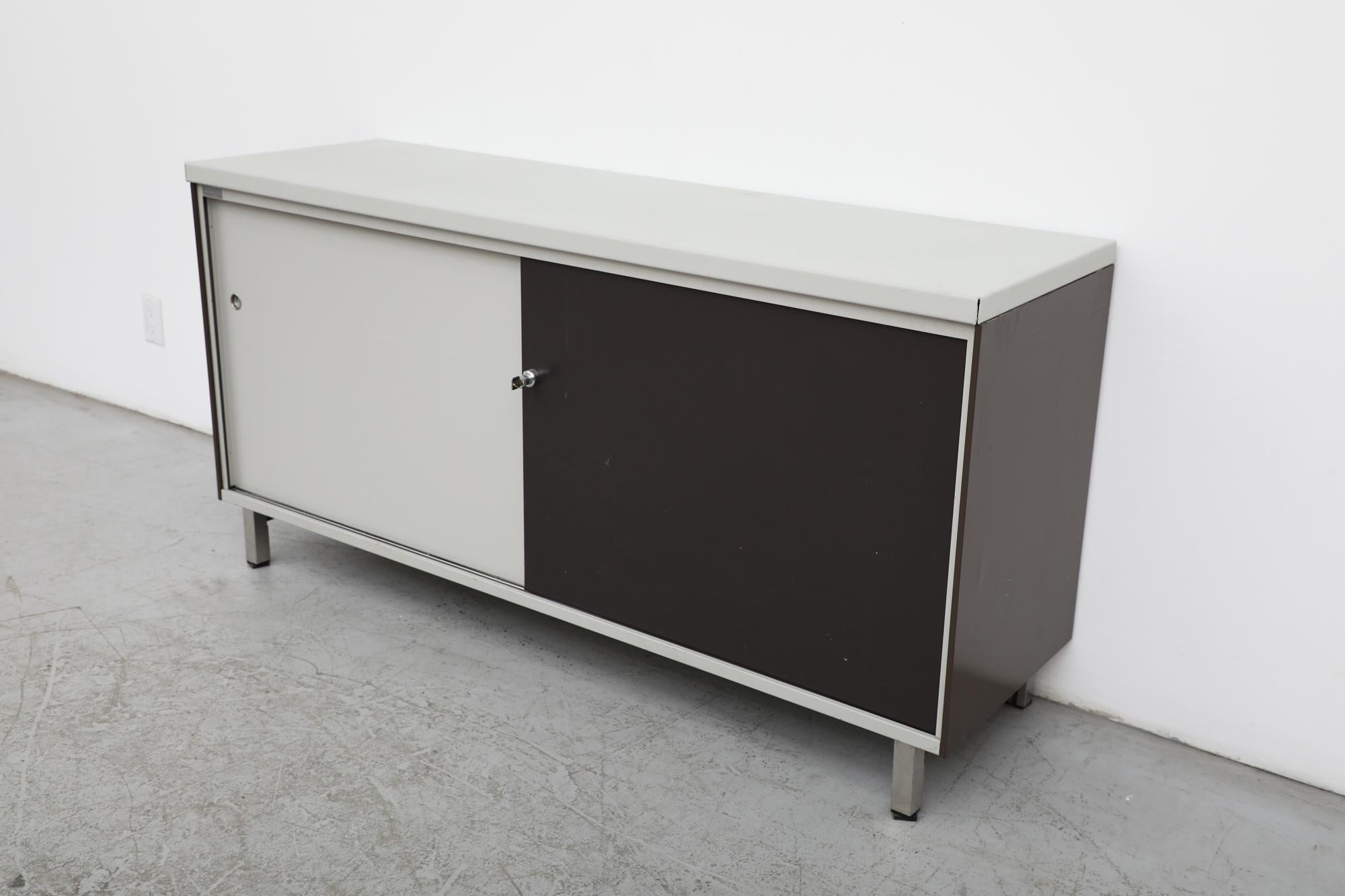 20ième siècle Armoire industrielle vintage Gispen noir et gris clair avec Lights chromés en vente