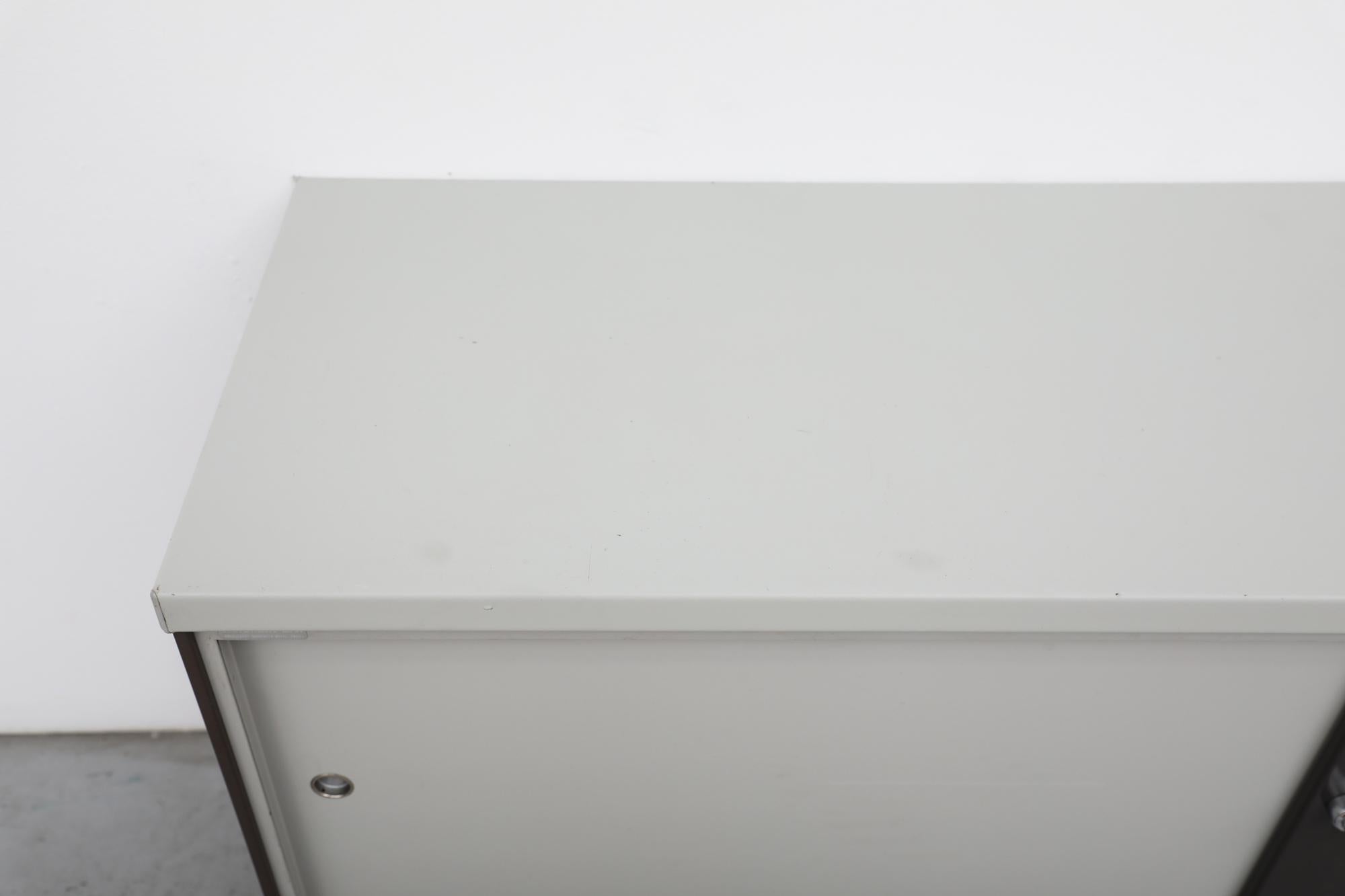 Métal Armoire industrielle vintage Gispen noir et gris clair avec Lights chromés en vente