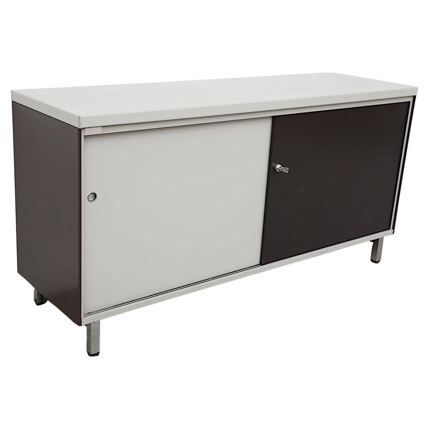 Armoire industrielle vintage Gispen noir et gris clair avec Lights chromés en vente