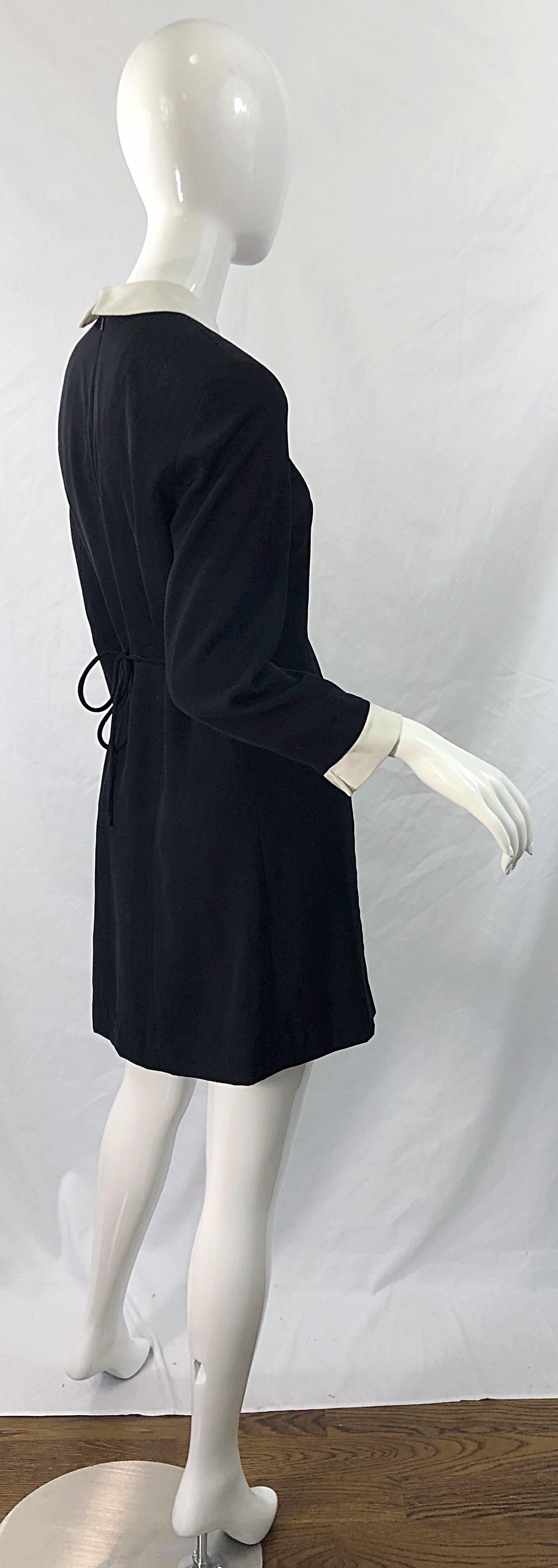Mini robe vintage Givenchy à manches longues en strass noir et blanc (années 1990) Excellent état - En vente à San Diego, CA