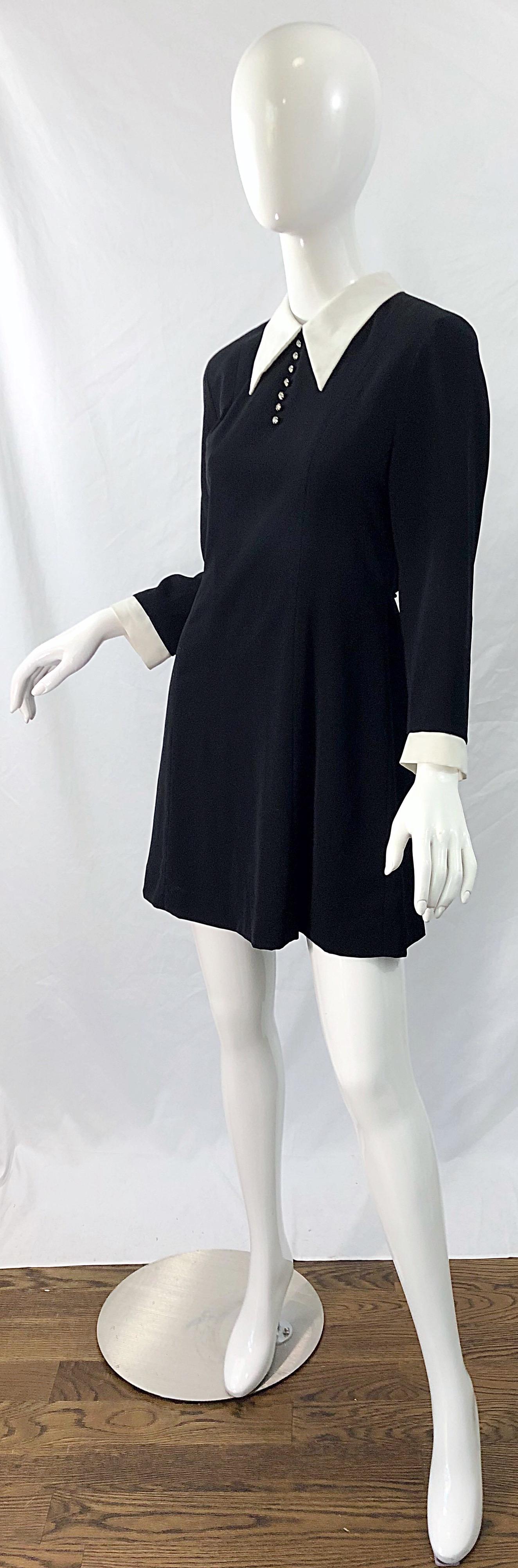Vintage Givenchy 1990er Langärmliges Minikleid in Schwarz und Weiß mit Strass 90er im Angebot 2