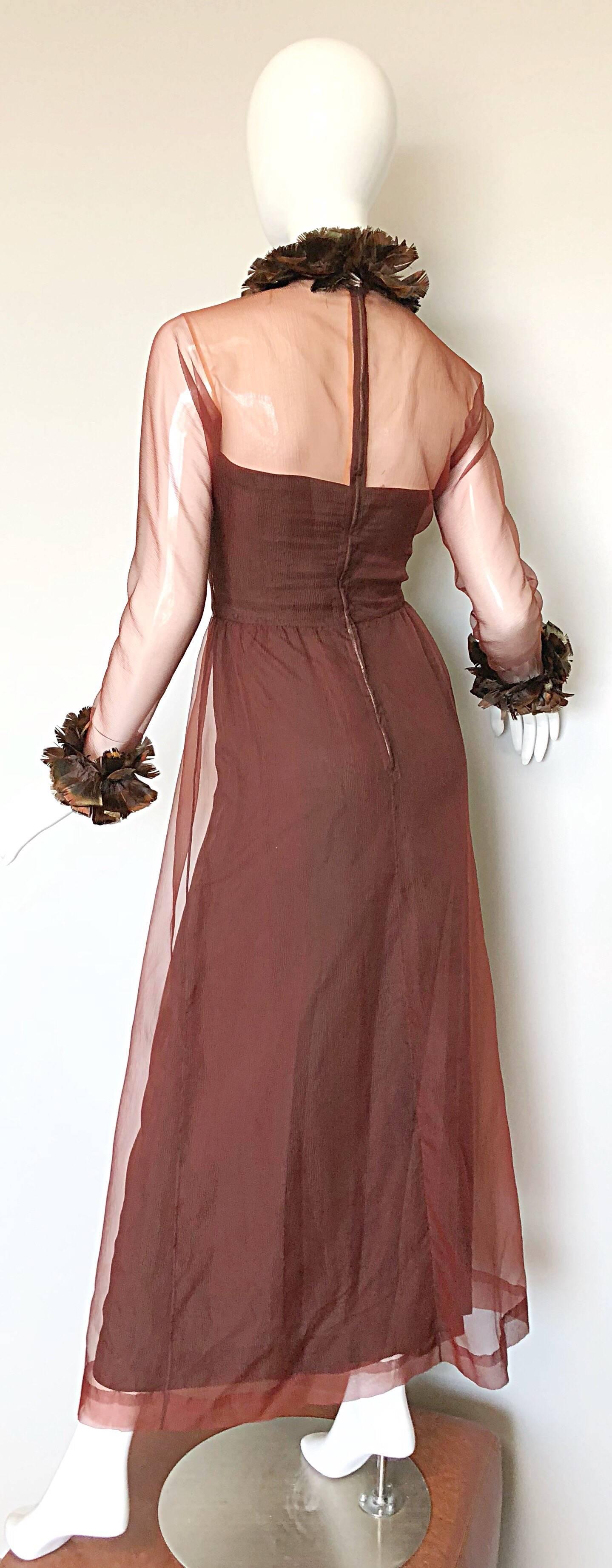 Vintage Givenchy Couture numéroté 1970 Chocolate Brown Feathered Chiffon Gown en vente 3
