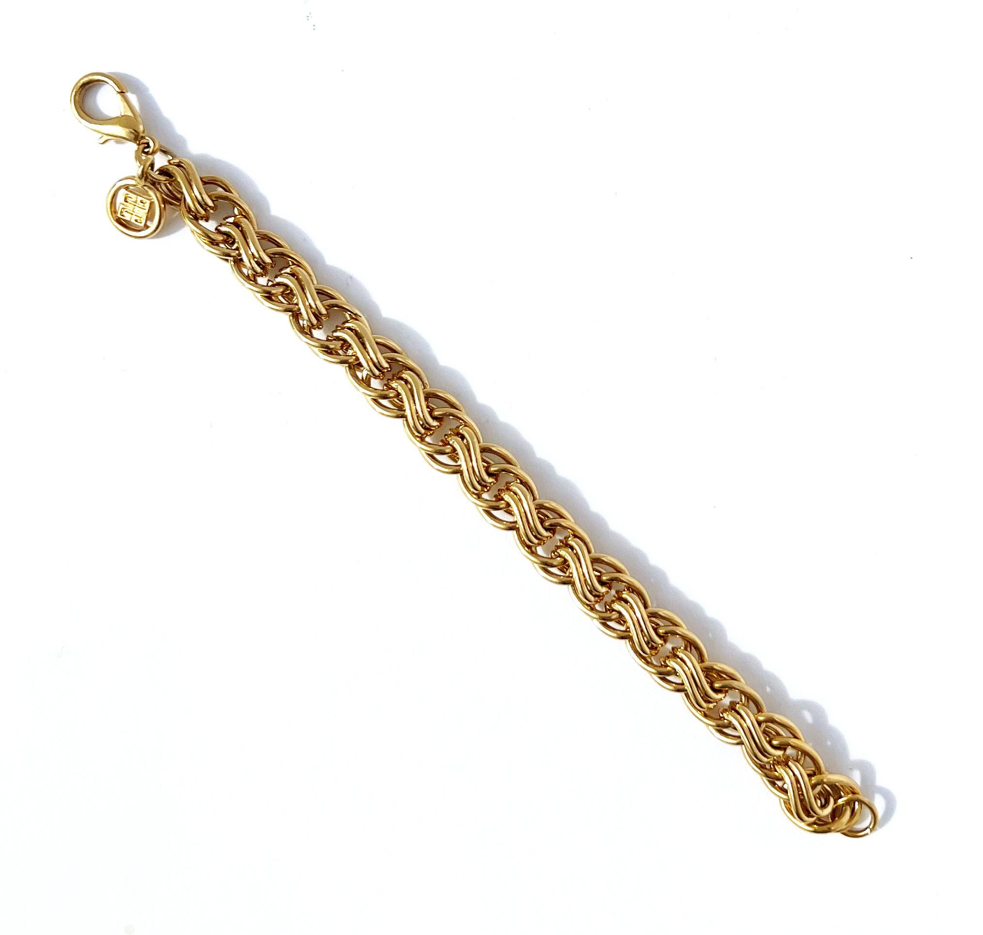 1980s Vintage Givenchy twisted link chain bracelet in gold plate.  This vintage bracelet features a a double set of interlocking twisted links for an appealing chunky effect.  Bracelet measures 7 1/4 inches in length, width just under half an inch