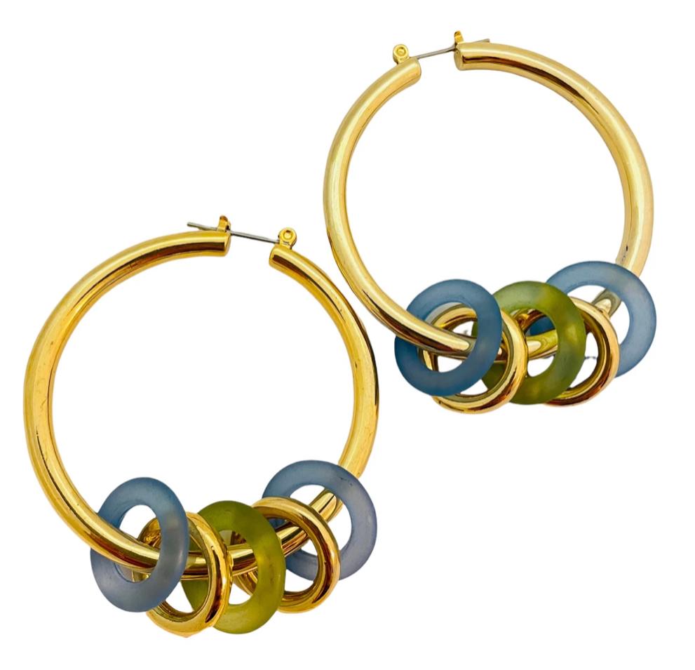 DETAILS

vintage GIVENCHY designer runway hoop earrings
gold tone with blue and green circles floating around
 

MEASUREMENTS

earrings are 2