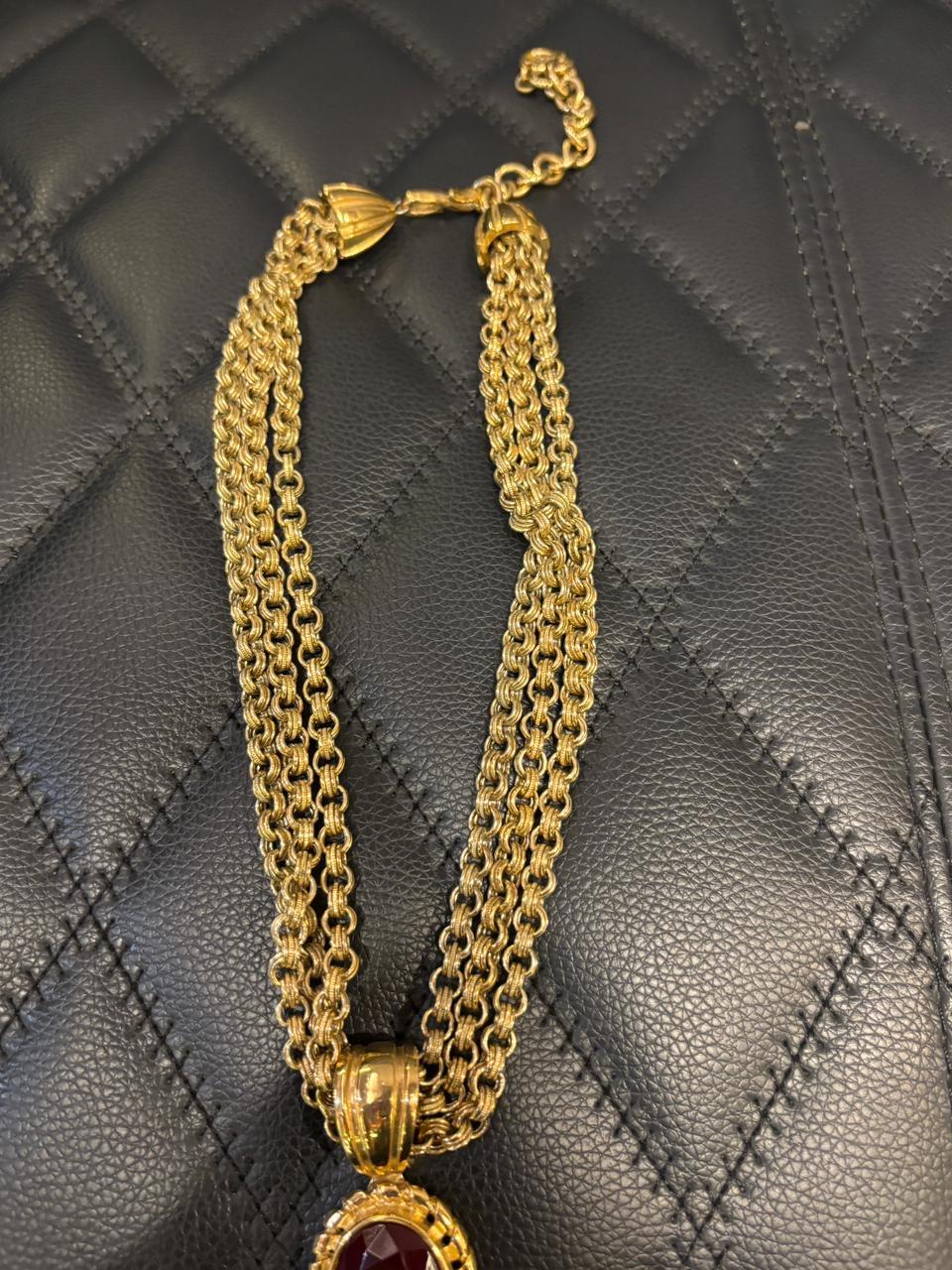 Collana Vintage Givenchy con catena a strati in oro e rubini in vendita 6