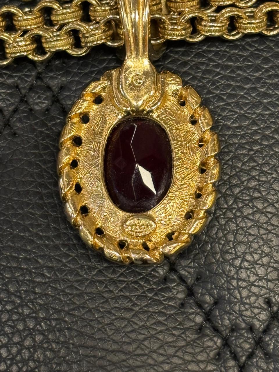 Donna Collana Vintage Givenchy con catena a strati in oro e rubini in vendita