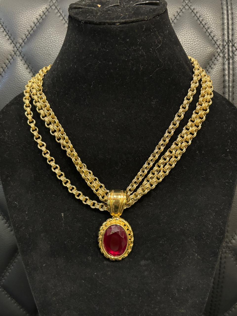 Collana Vintage Givenchy con catena a strati in oro e rubini in vendita 3