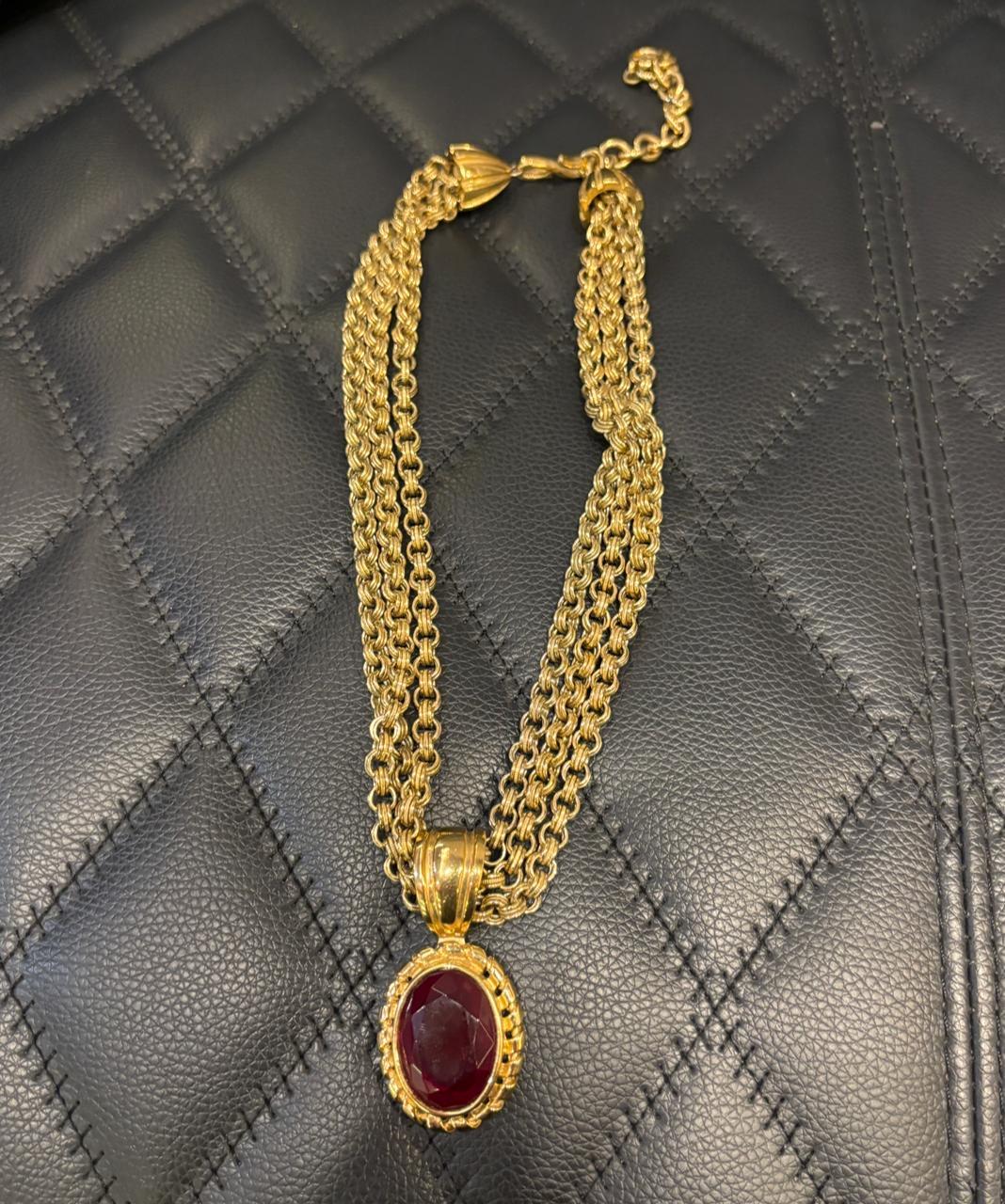 Collana Vintage Givenchy con catena a strati in oro e rubini in vendita 4