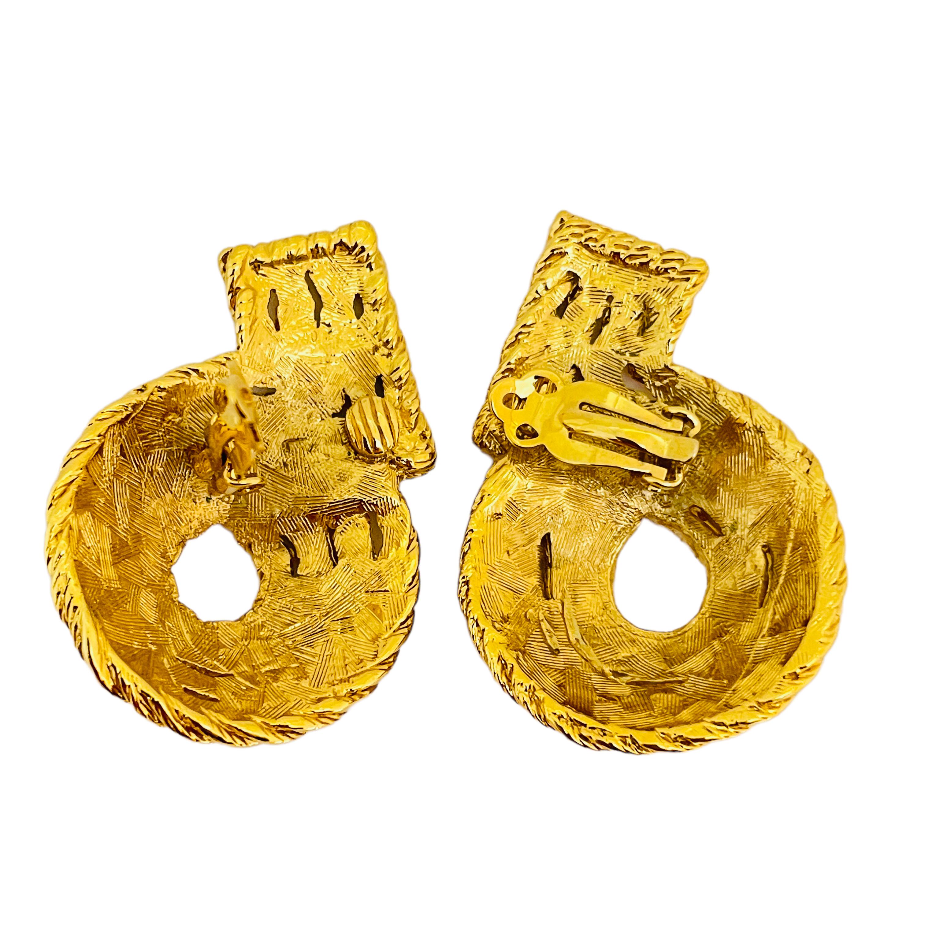 Vintage GIVENCHY gold rope designer runway clip on earrings In Good Condition For Sale In Palos Hills, IL