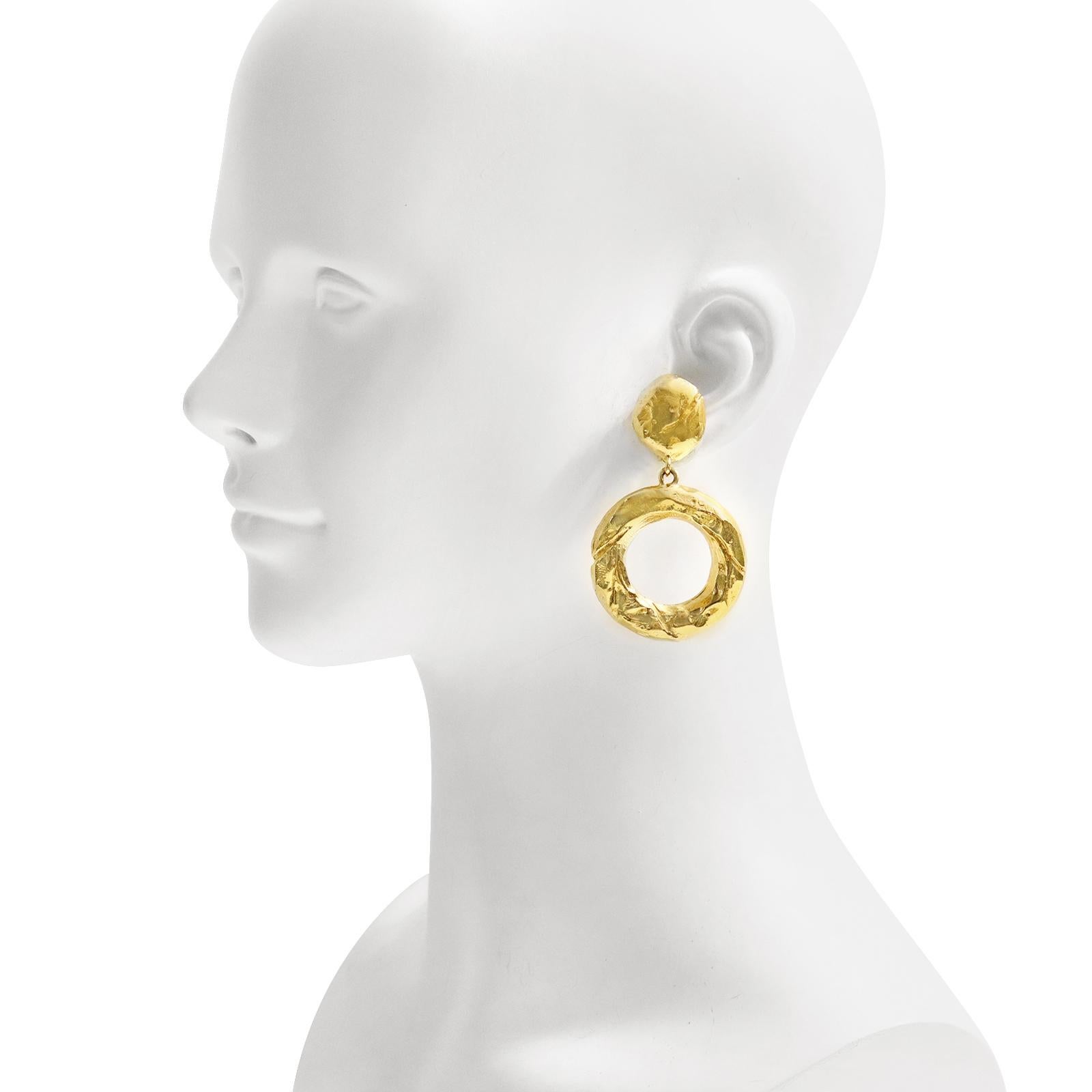 Vintage Givenchy Gold Tone Heavy Textured Front Facing Dangling Hoop Earrings.  Everyone needs a Classic Hoop like this in their wardrobe.  Spices up all your outfits. W. Clip on.

Now these are a great pair of dangling hoops!

If you remind me I