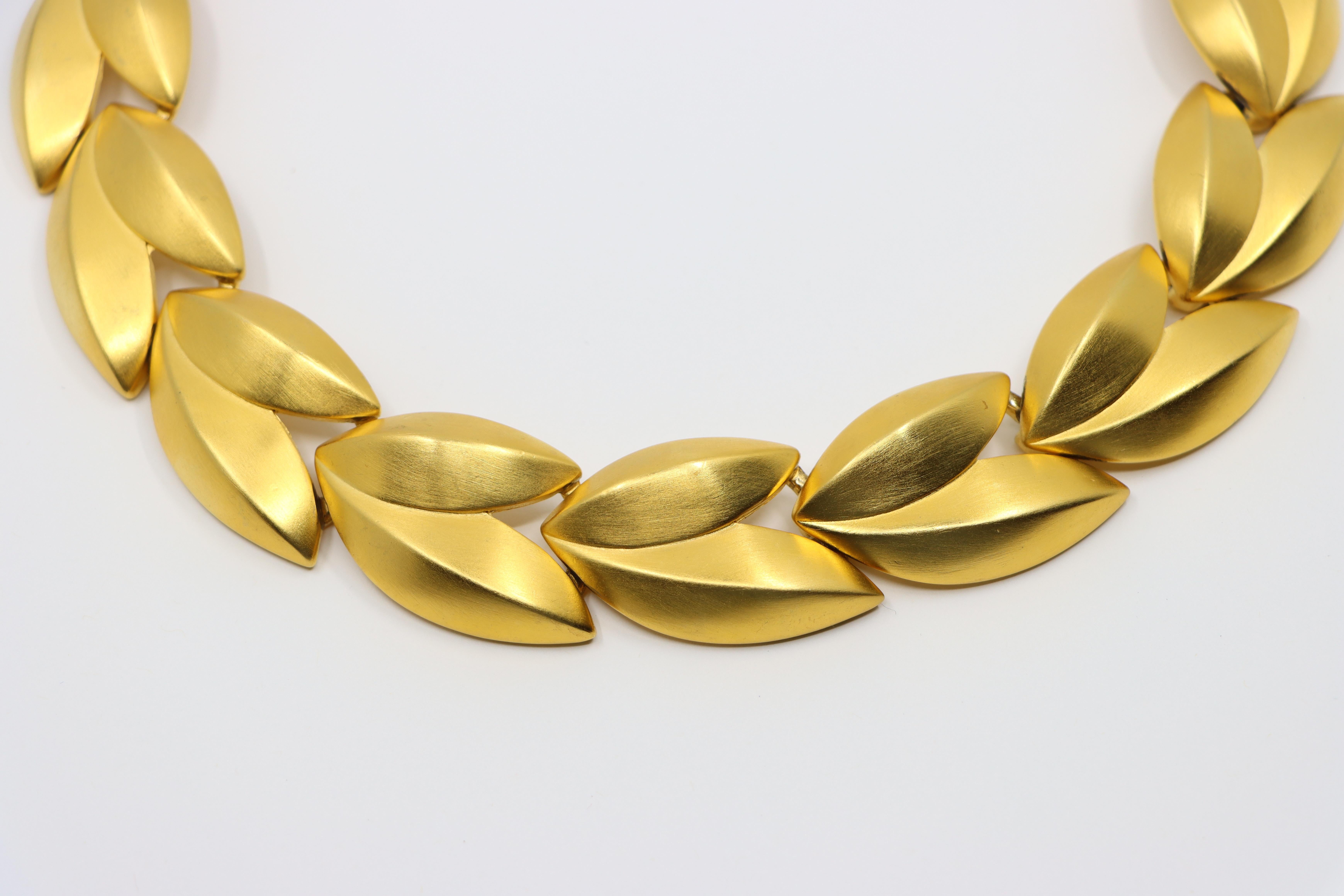 Femenino o masculino Collar Vintage Givenchy Hoja Tono Oro
