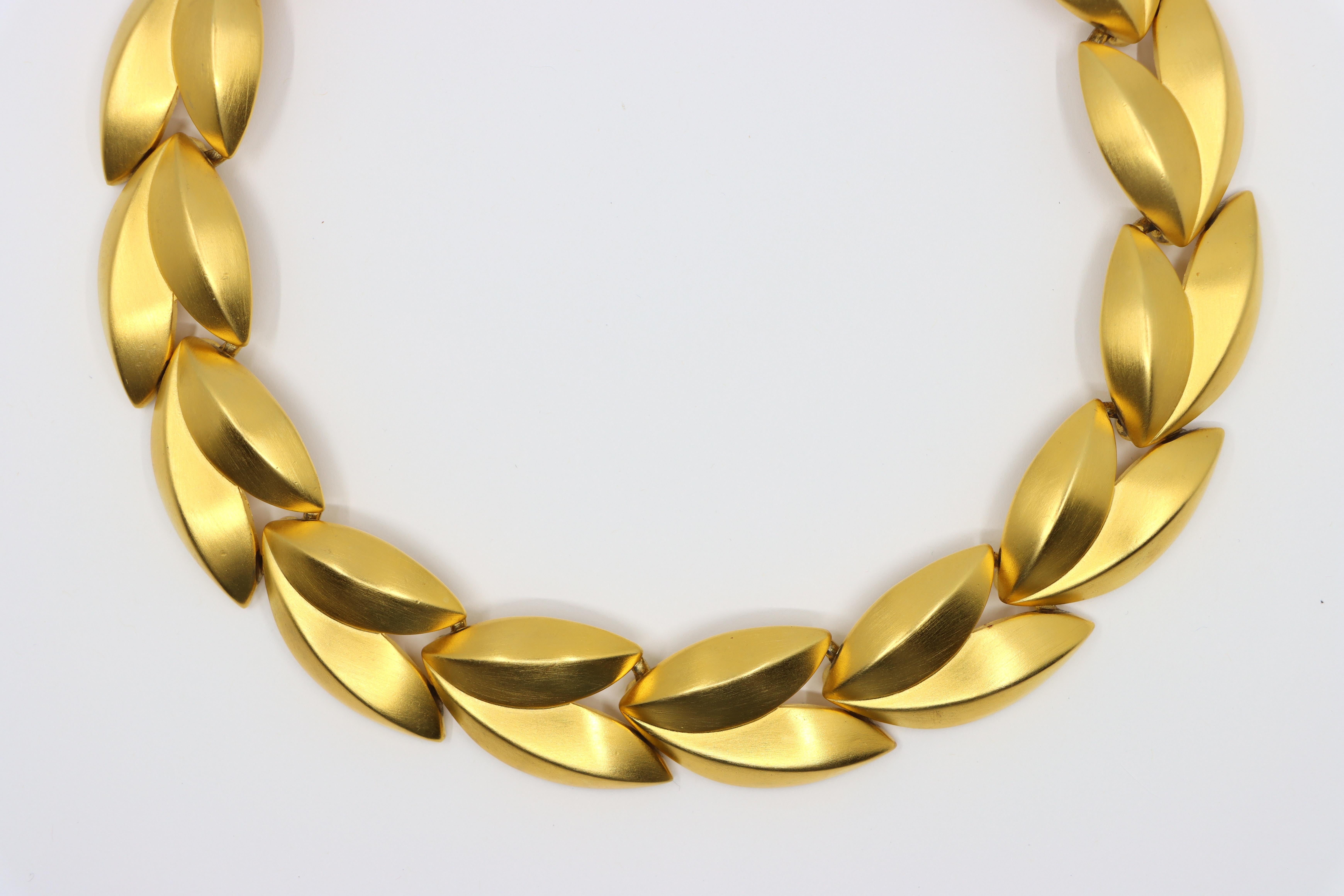 Collar Vintage Givenchy Hoja Tono Oro 2