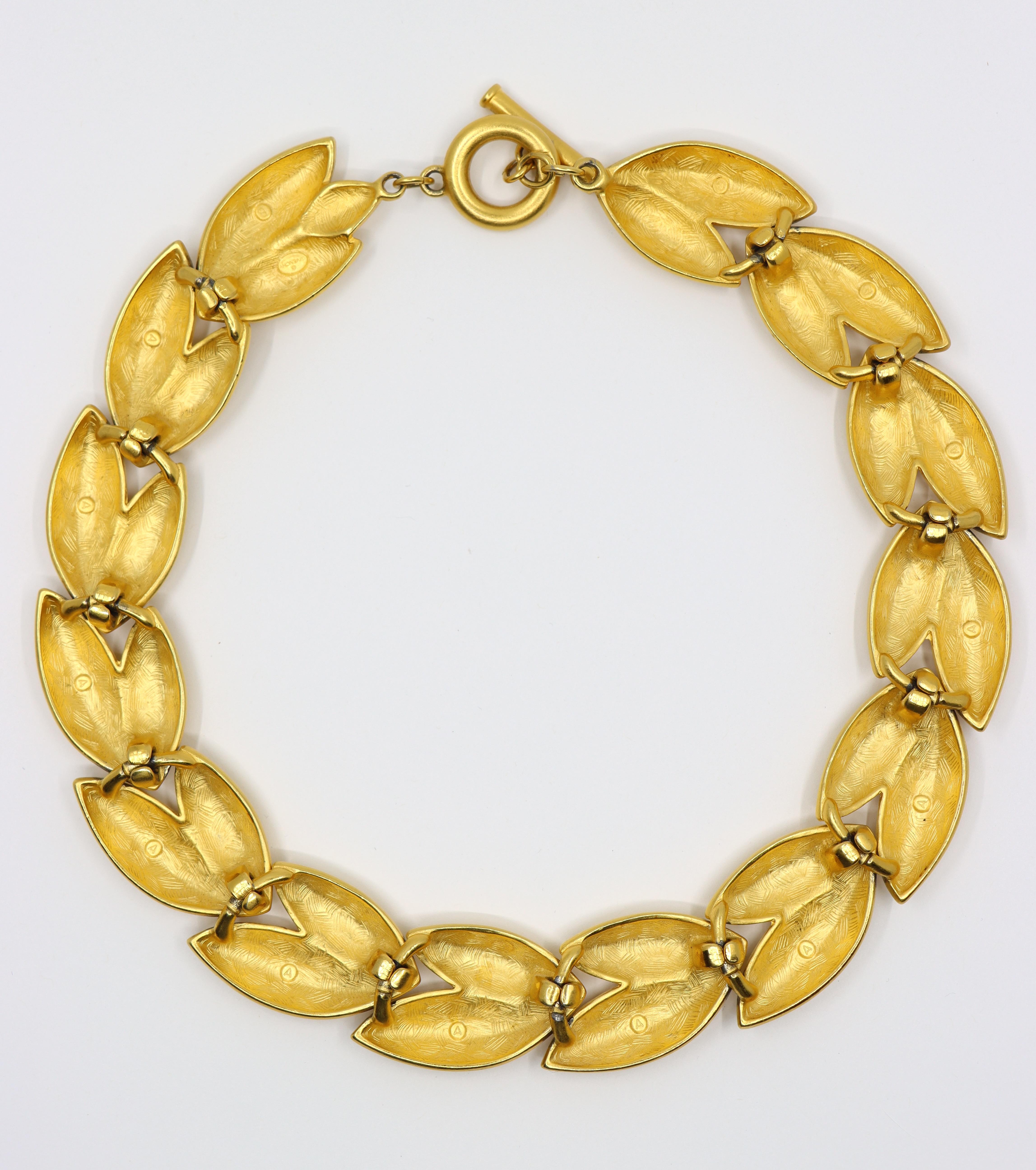 Collar Vintage Givenchy Hoja Tono Oro 3