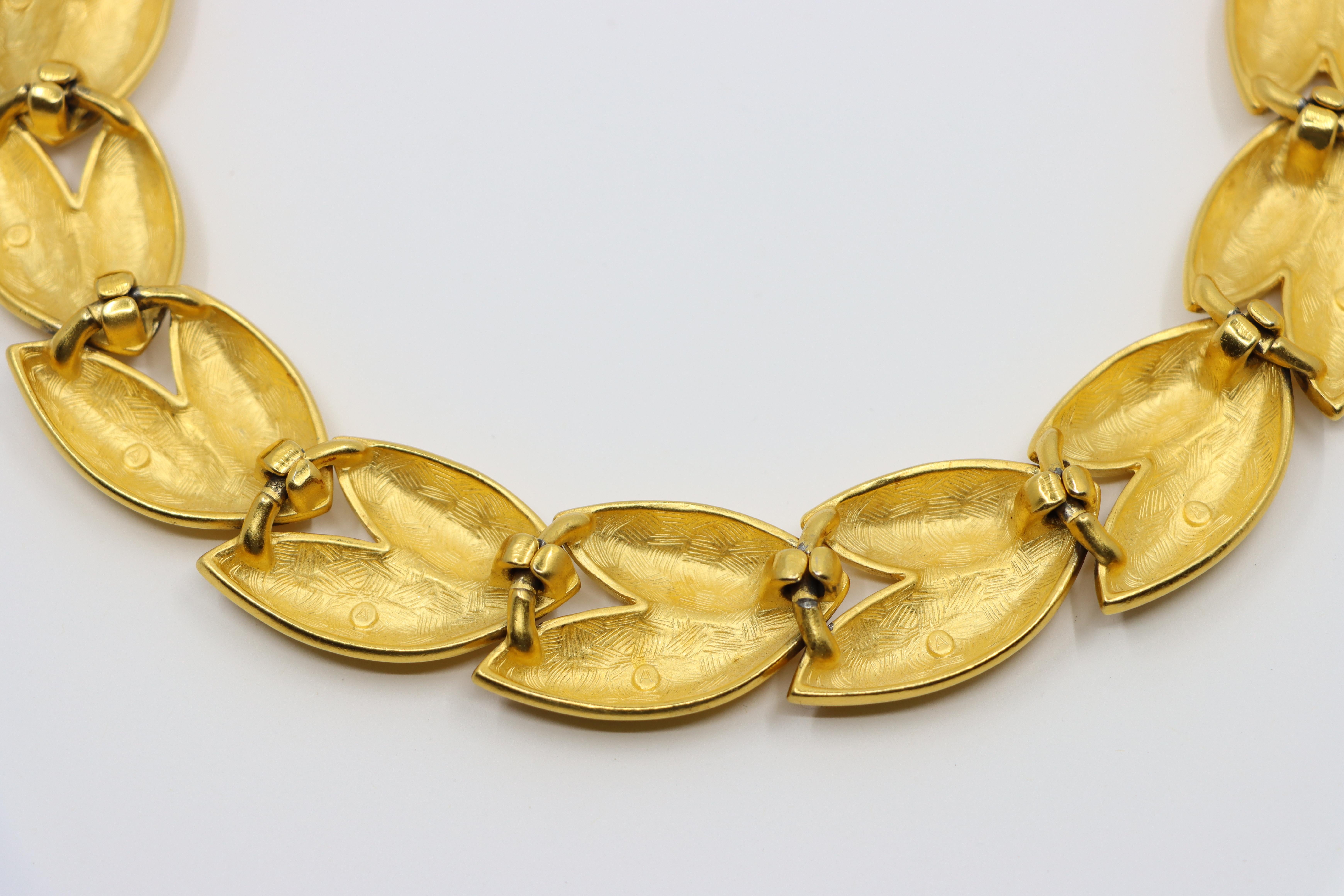Collar Vintage Givenchy Hoja Tono Oro 4