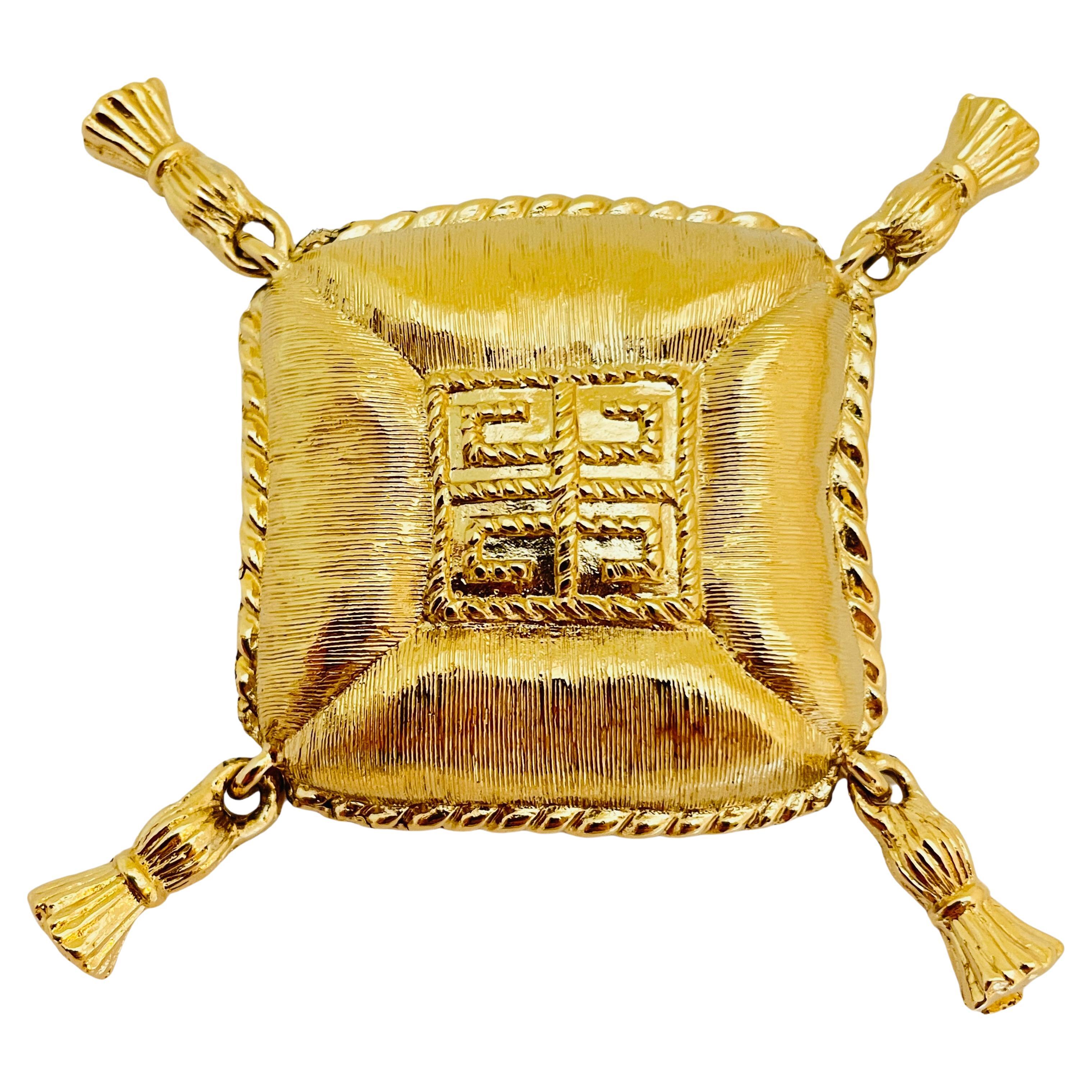 Designer-Laufstegbrosche mit Vintage GIVENCHY-Logo in Gold  im Angebot