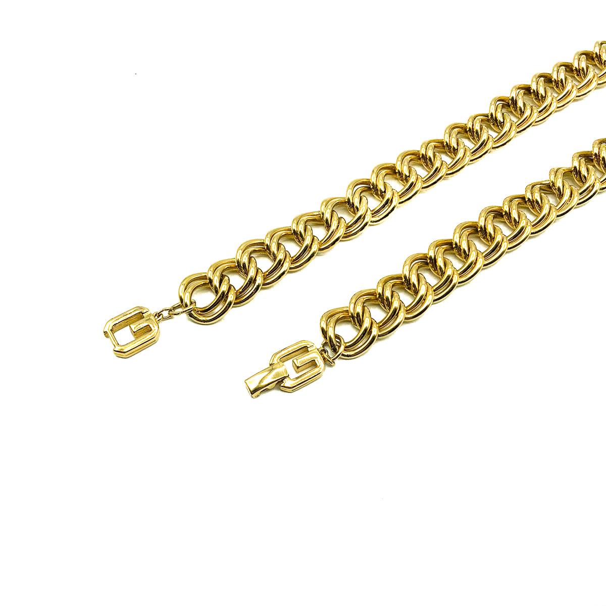 A very grand Vintage Givenchy Chunky Chain. One of the late great 20th century couturiers, Hubert de Givenchy founded his namesake fashion house in 1952, destined to leave an indelible mark on fashion history. Famed for disrupting fashion codes of