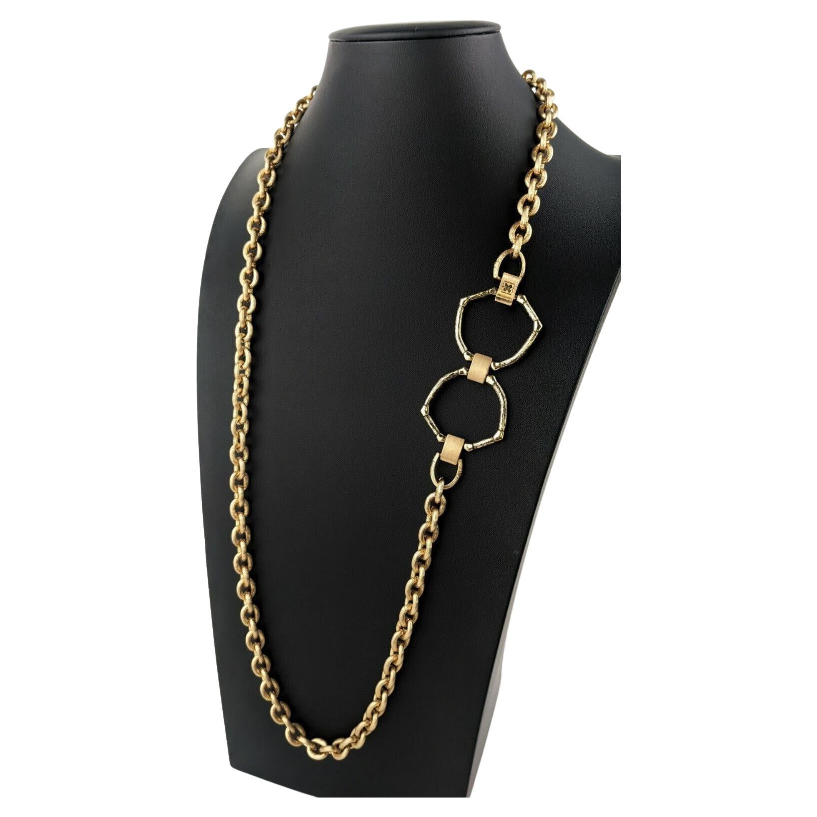 Long collier à maillons vintage Givenchy en or avec fermoir à logo surdimensionné