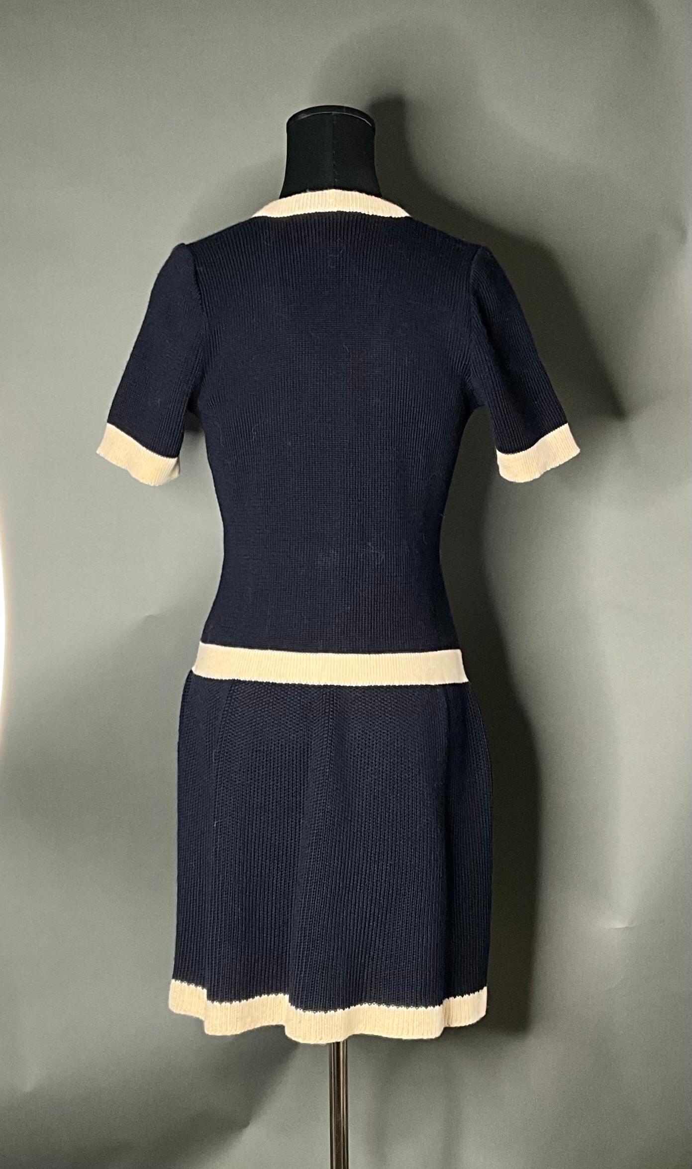 Vestido vintage de punto de lana Givenchy Blanco en venta