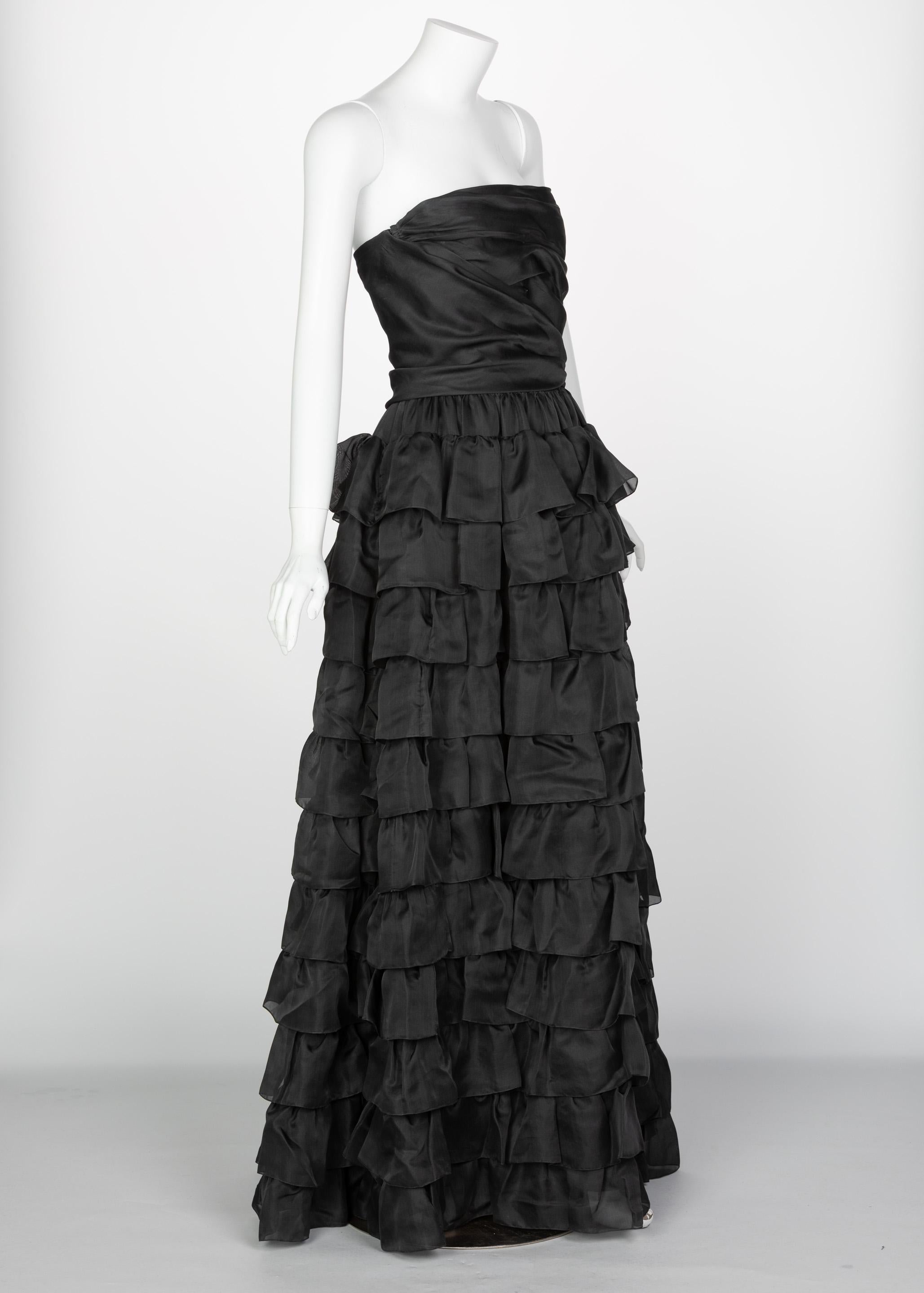  Givenchy - Robe sans bretelles noire à volants, haute couture, numérotée, années 1970 Pour femmes 