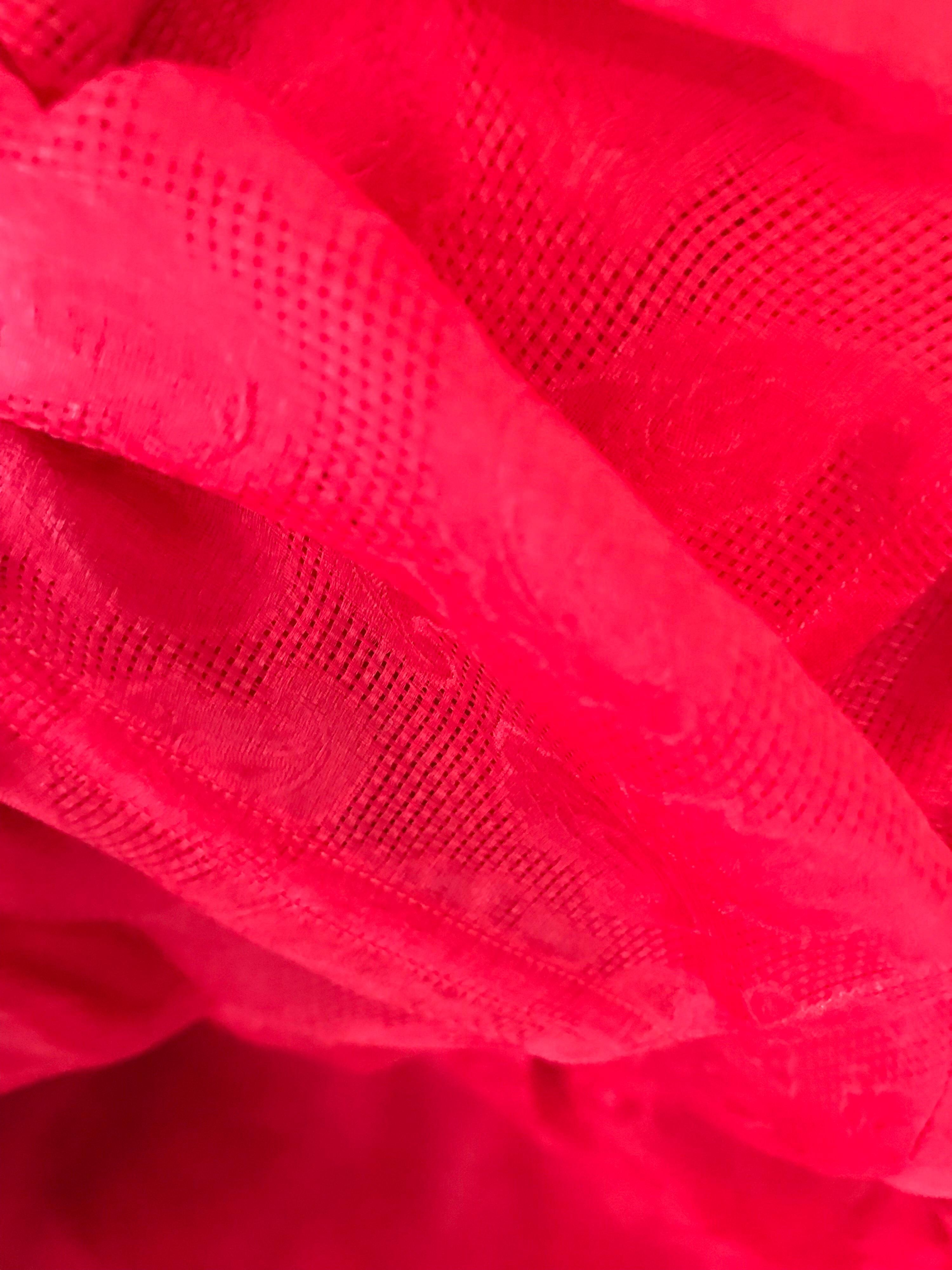 Vintage By  Rotes Givenchy-Cocktailkleid aus Seide mit einer Schulter und Rüschen im Angebot 8