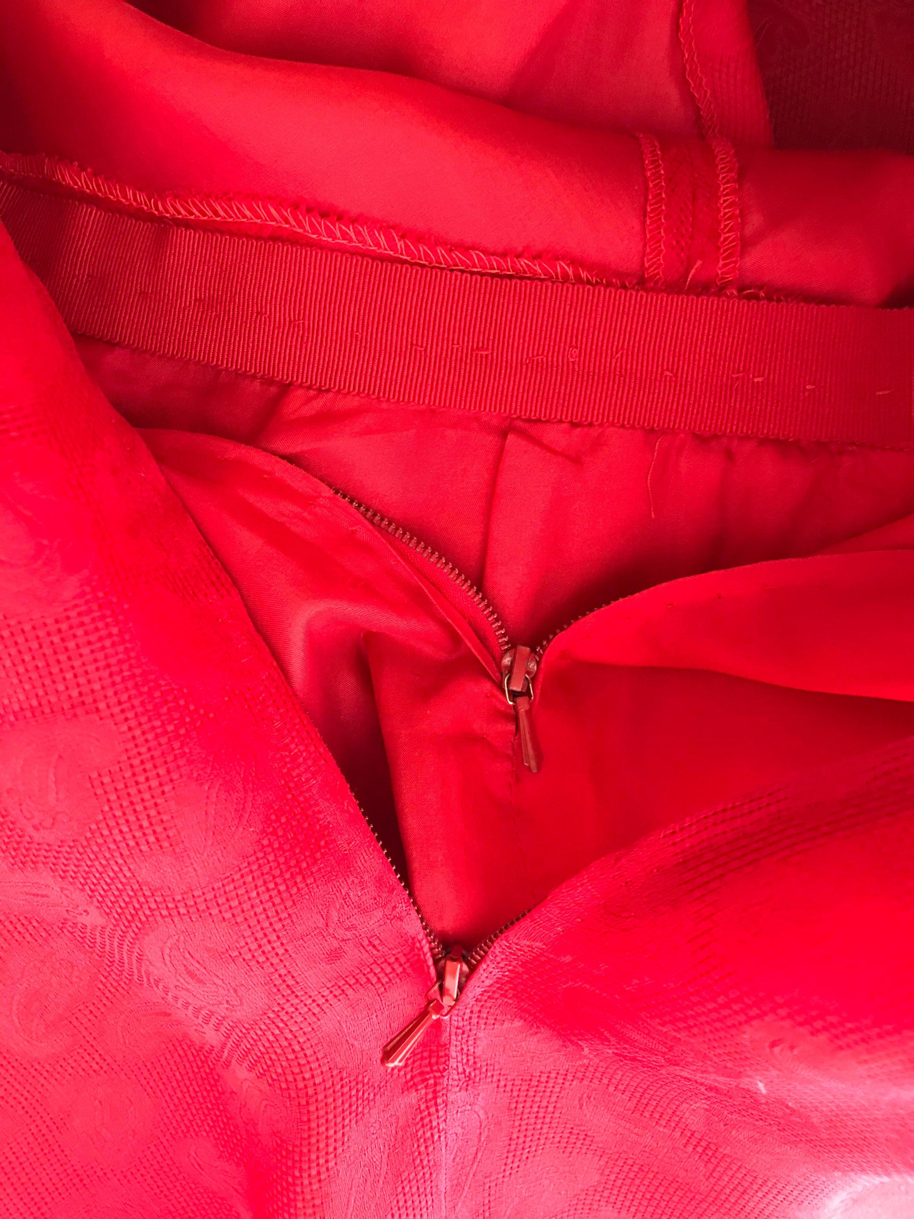 Vintage By  Rotes Givenchy-Cocktailkleid aus Seide mit einer Schulter und Rüschen im Angebot 9