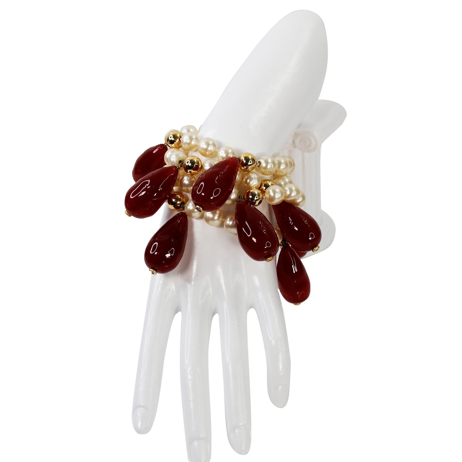 Vintage Givenchy  Gripoix en perles et poires pendantes Circa 1980 en vente 1
