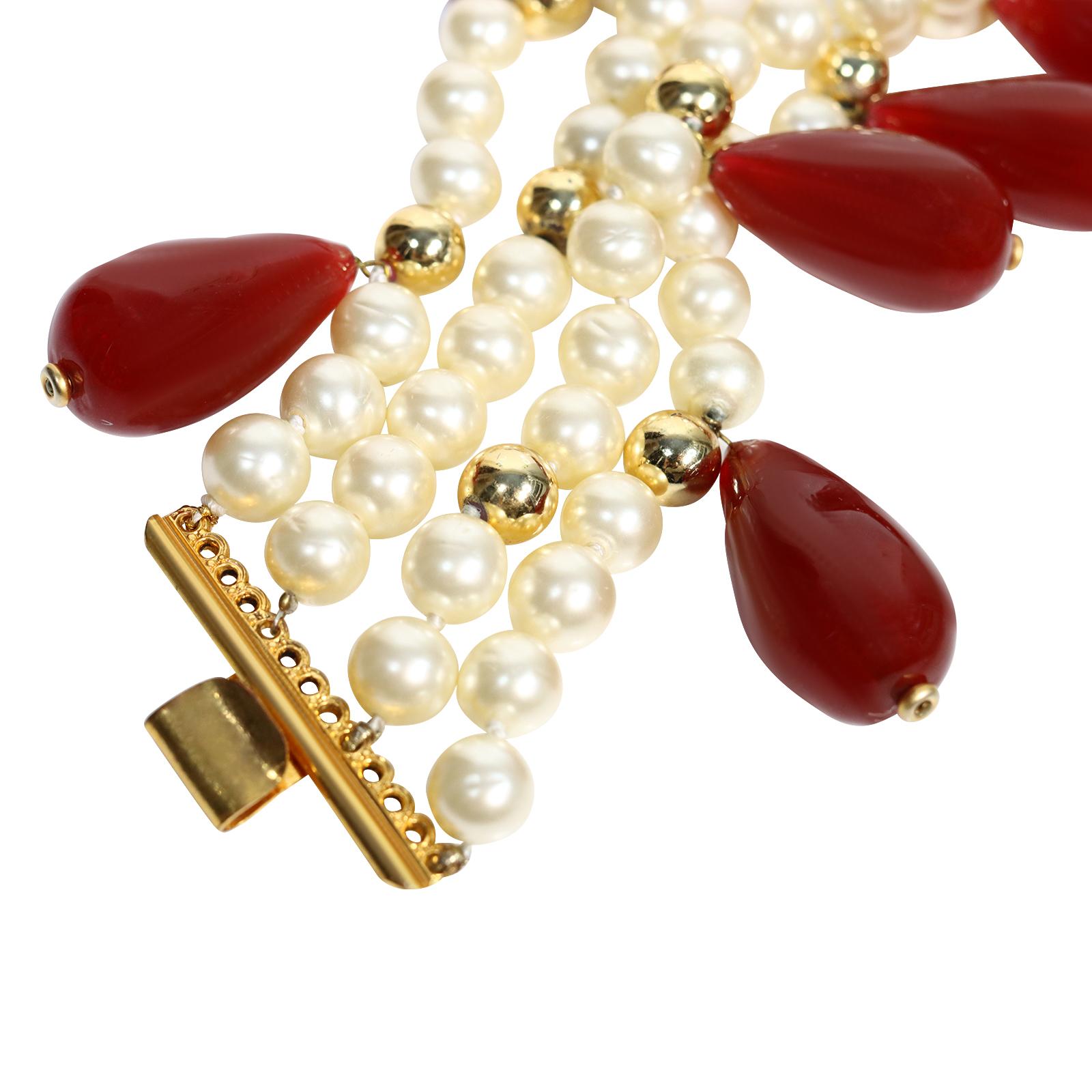 Vintage Givenchy  Gripoix en perles et poires pendantes Circa 1980 en vente 4