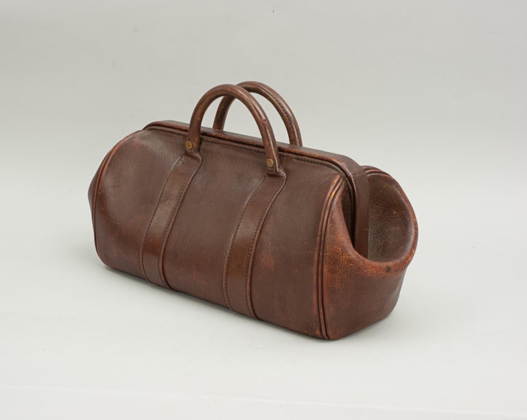 1960-70s Leather Gladstone Bag – Early California Antiques Shop