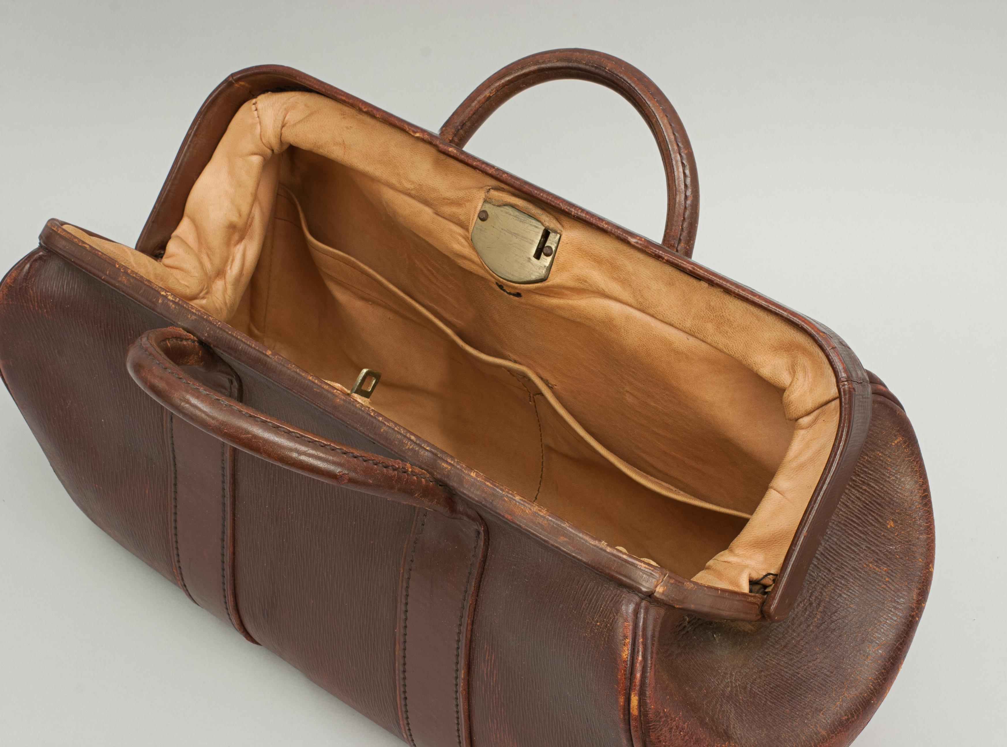 Early 20th Century Vintage Gladstone Money Bag in Leather