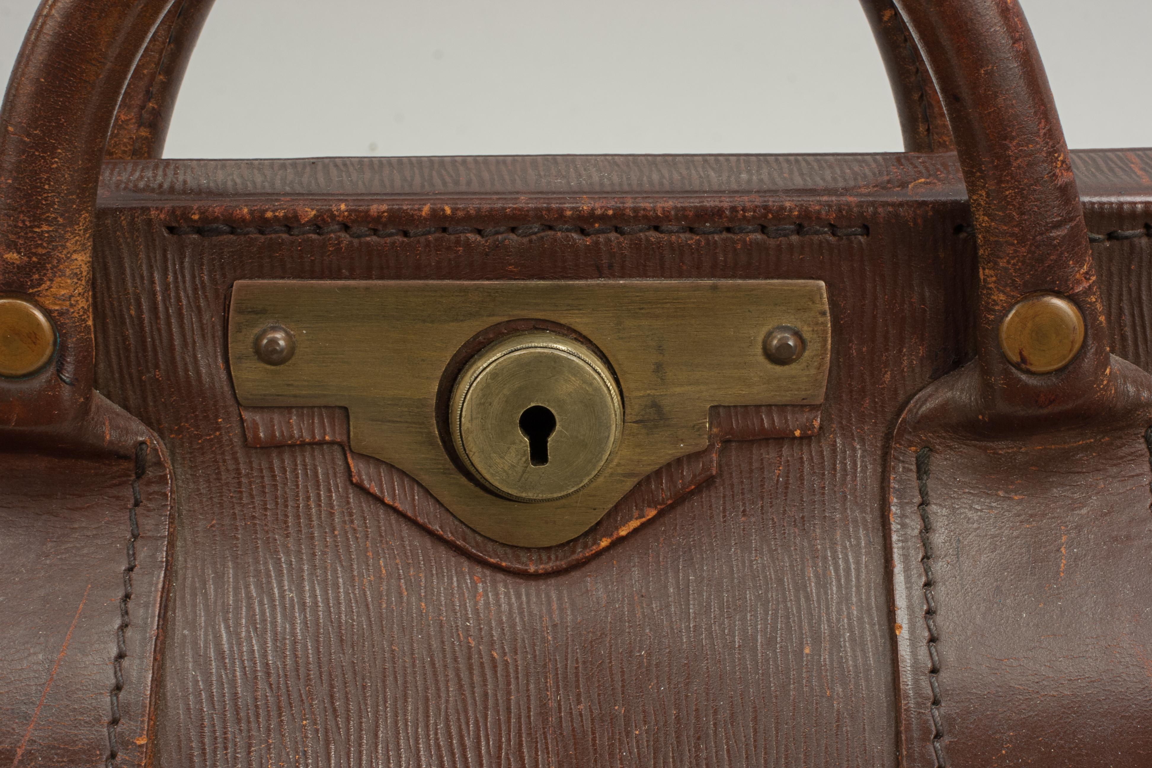 Vintage Gladstone Money Bag in Leather 4